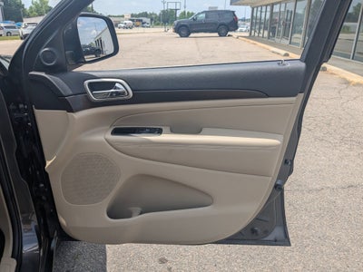 2017 Jeep Grand Cherokee Laredo 4x2