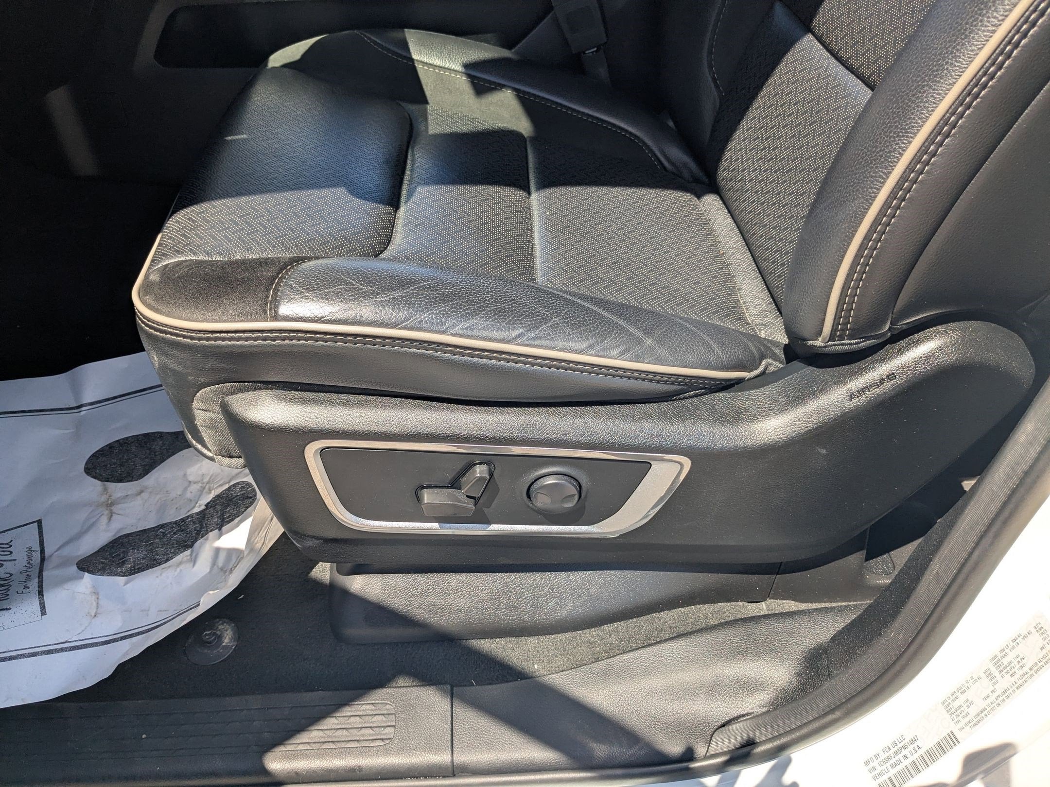 2023 RAM 1500 Laramie Crew Cab 4x4 5'7' Box