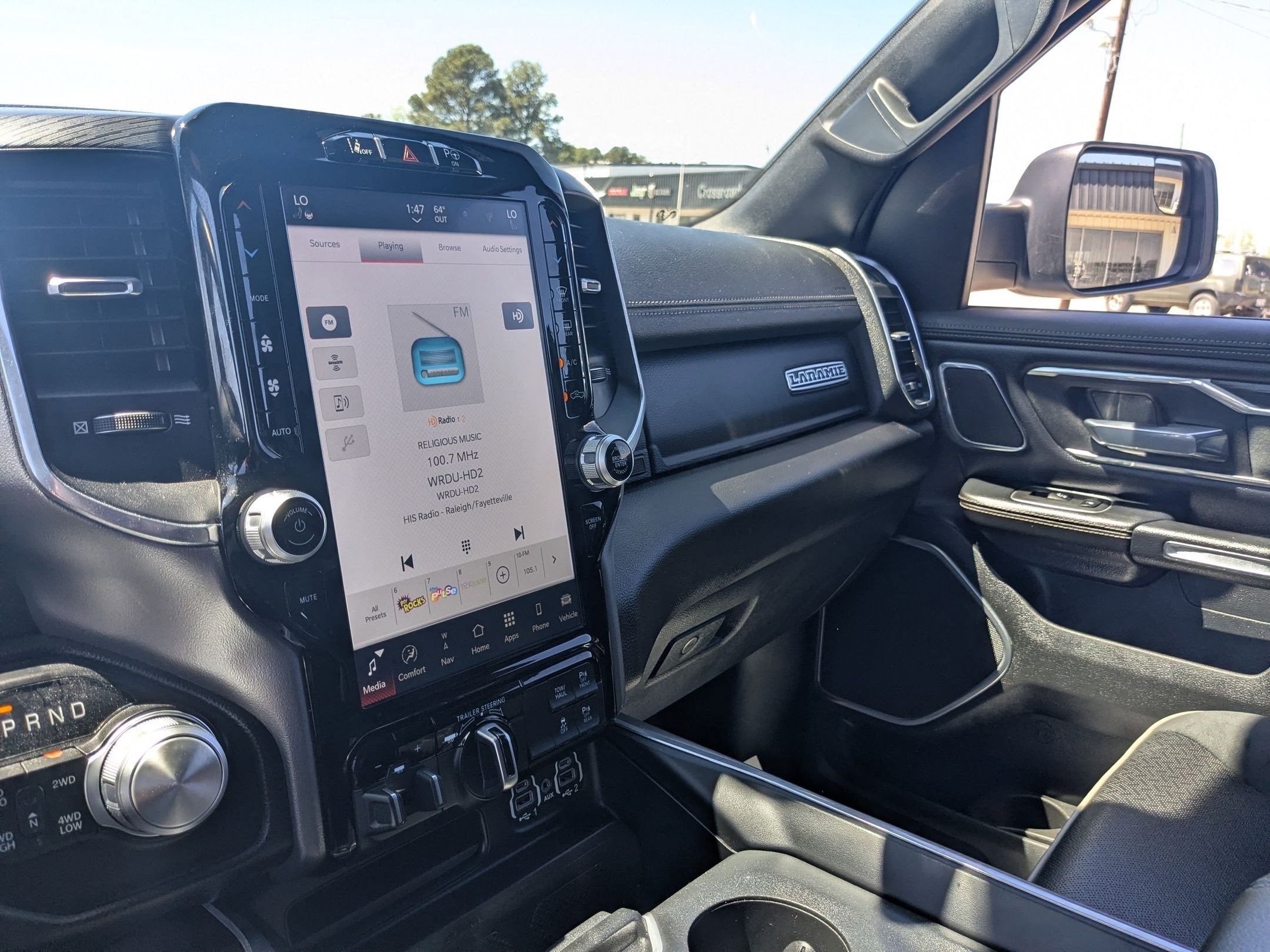 2023 RAM 1500 Laramie Crew Cab 4x4 5'7' Box