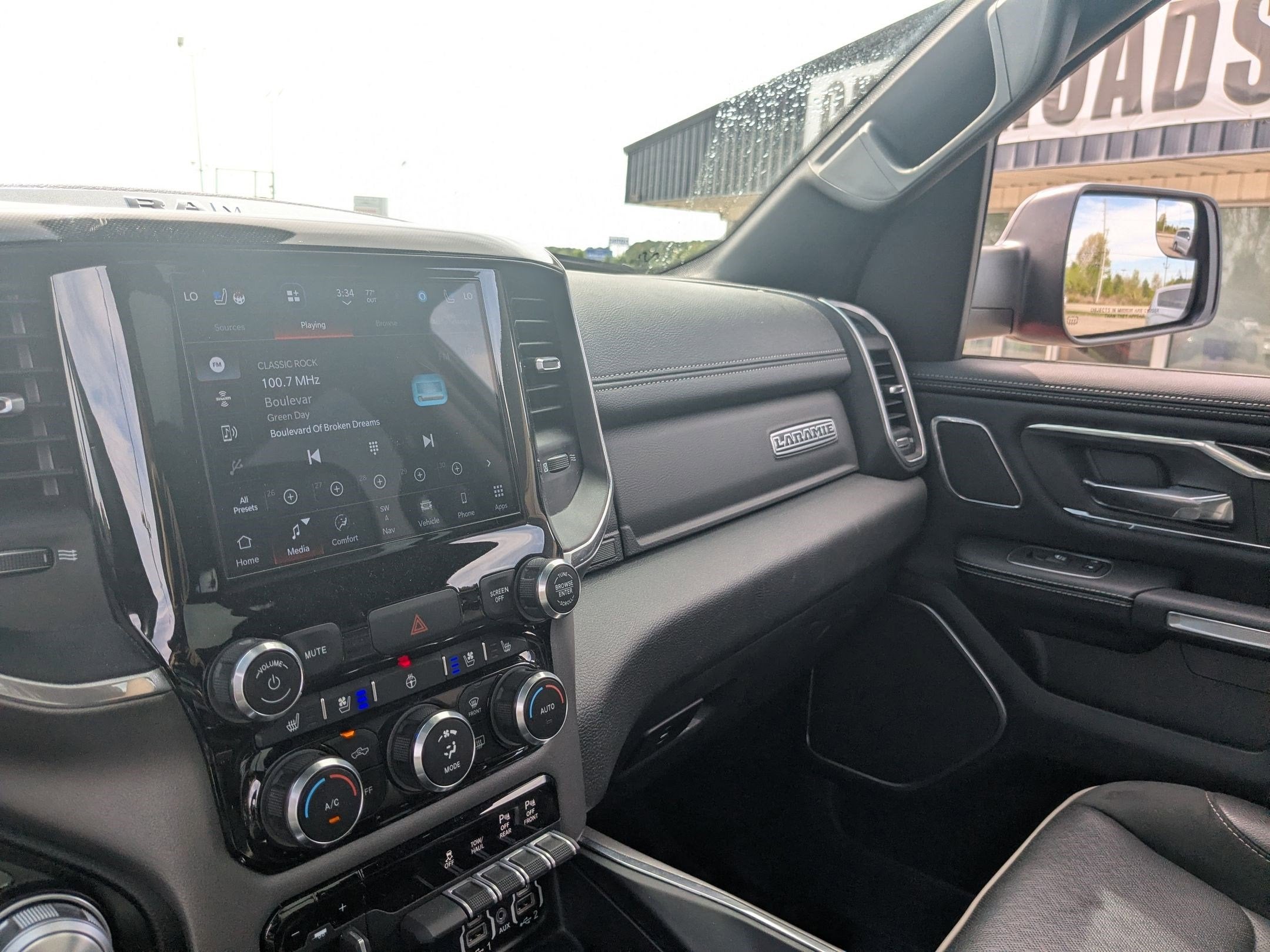 2022 RAM 1500 Laramie Crew Cab 4x4 6'4' Box
