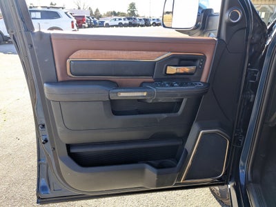 2022 RAM 3500 Limited Longhorn Crew Cab 4x4 8' Box