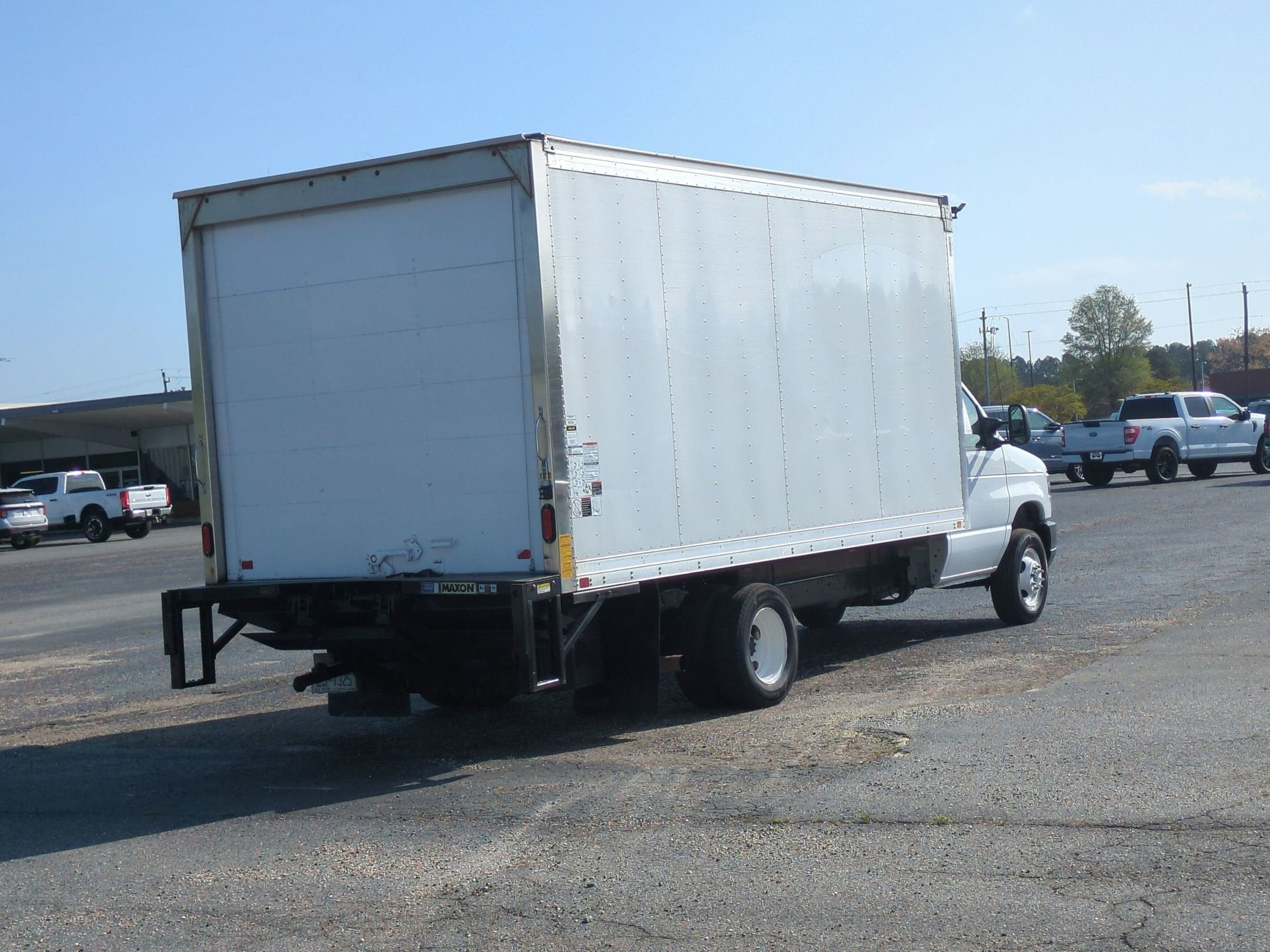 2024 Ford E-Series Cutaway Base