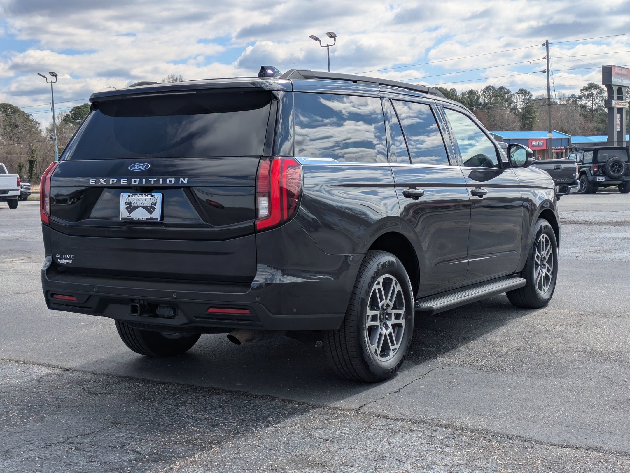 2025 Ford Expedition Active