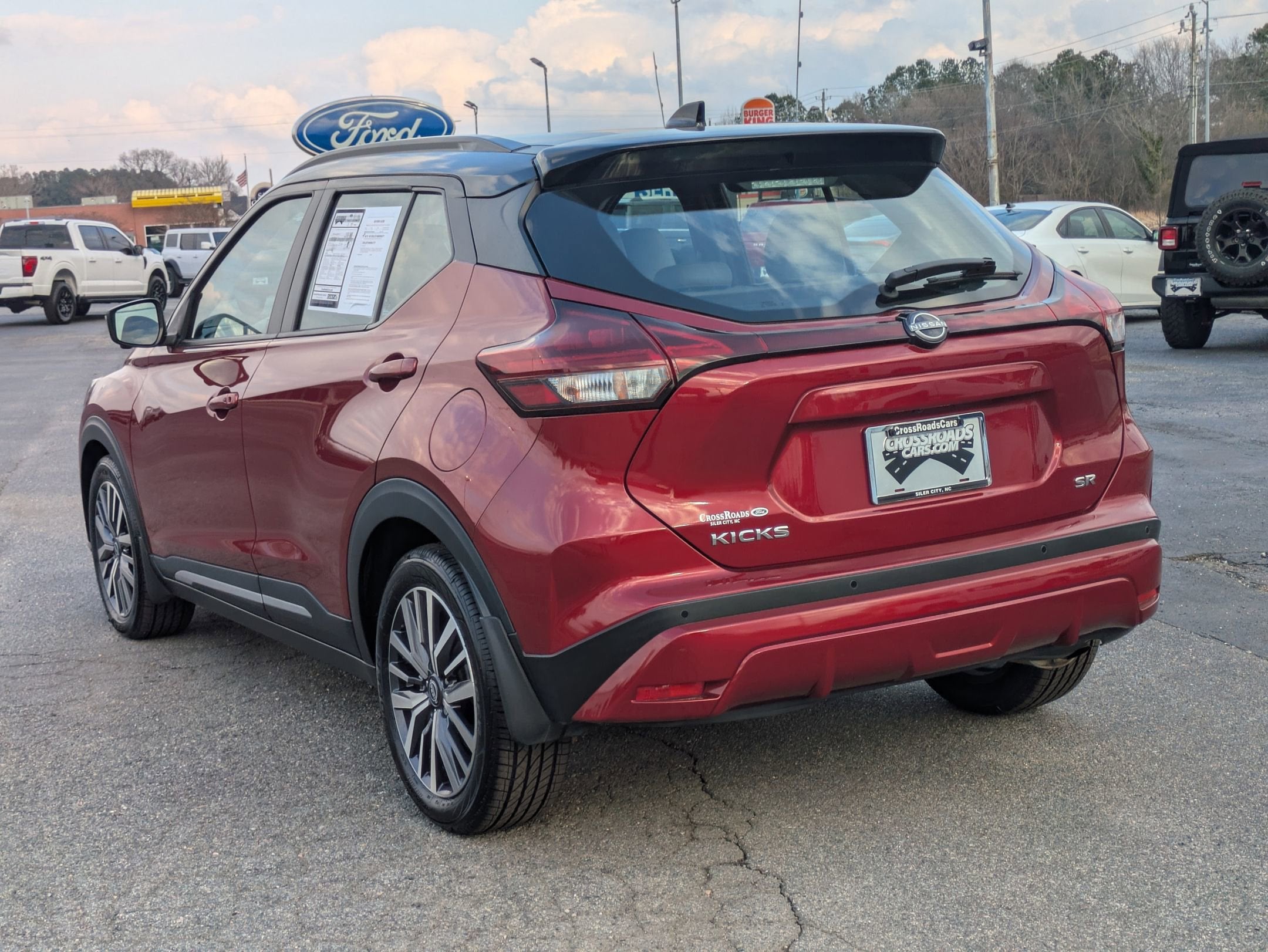 2023 Nissan Kicks SR