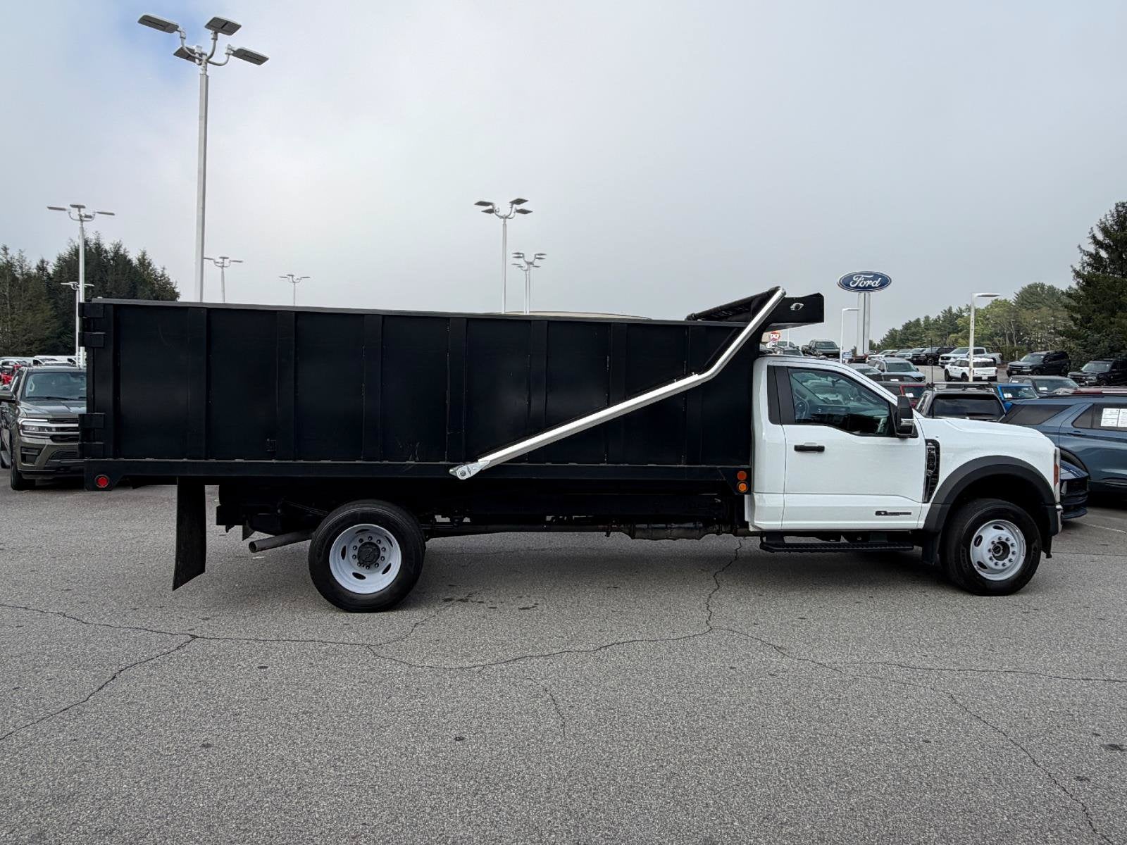 2025 Ford Super Duty F-600 DRW XL