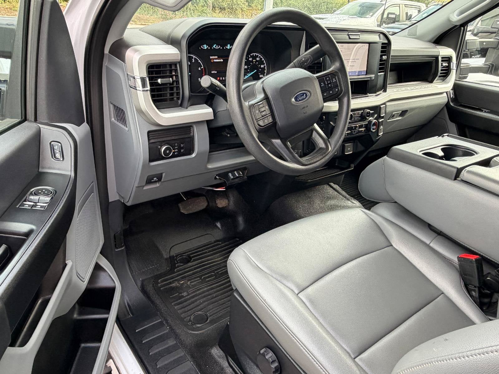 2025 Ford Super Duty F-600 DRW XL
