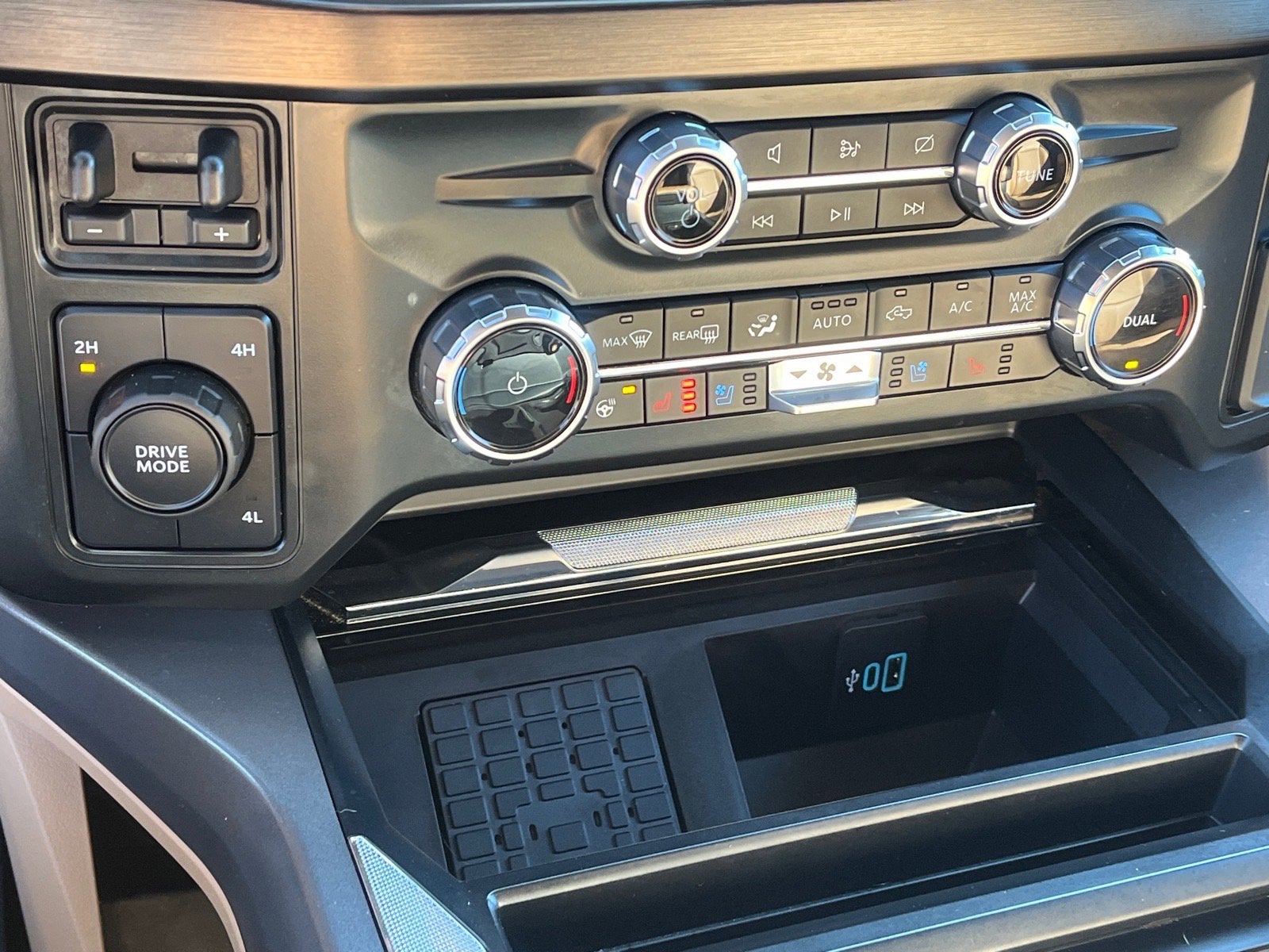 2023 Ford Super Duty F-350 DRW LARIAT