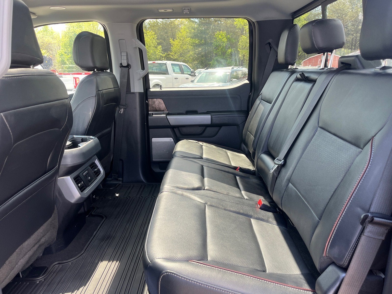 2024 Ford Super Duty F-350 DRW LARIAT