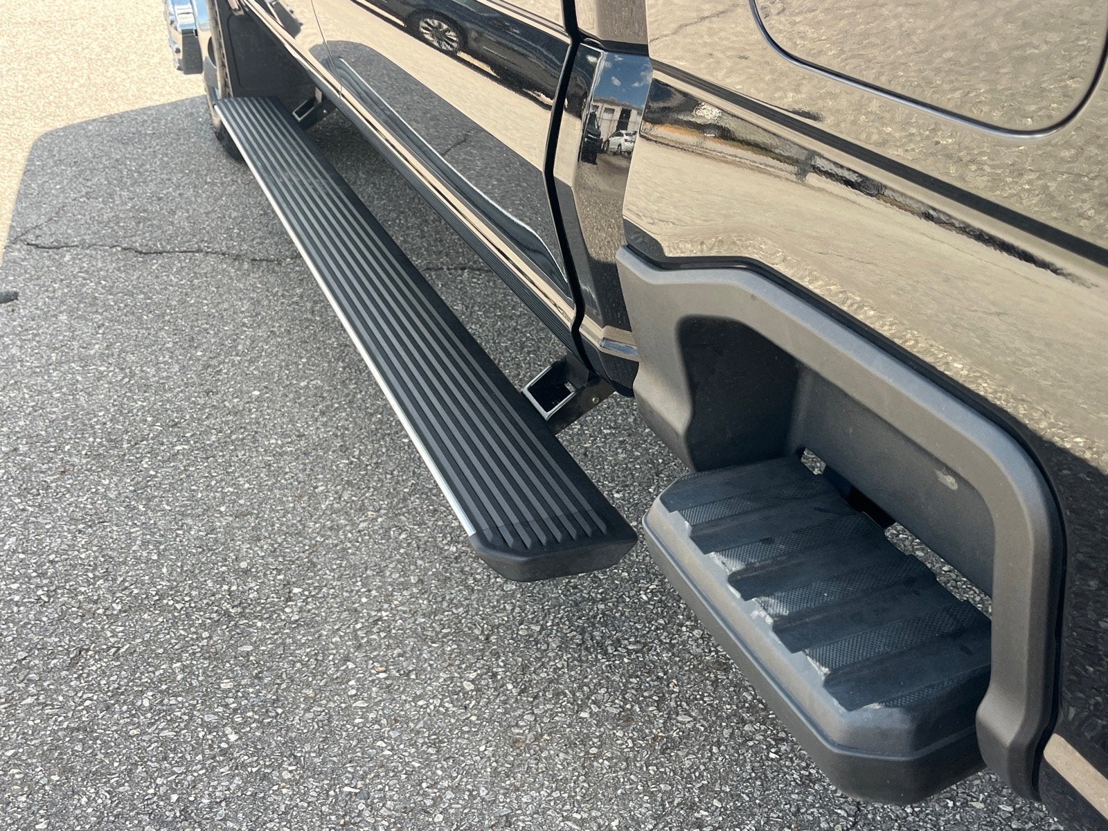 2024 Ford Super Duty F-350 DRW LARIAT