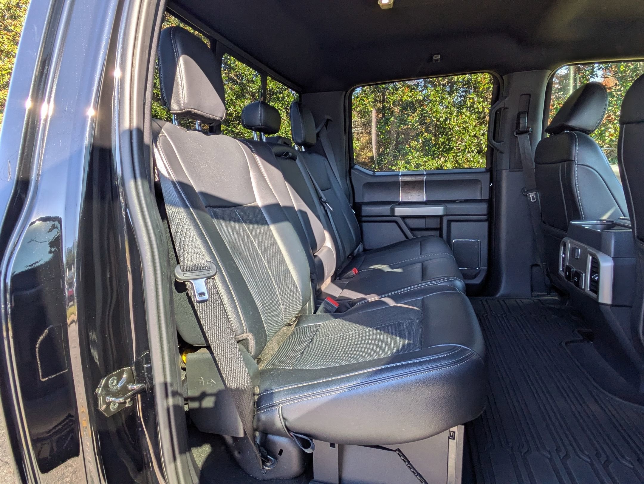 2022 Ford Super Duty F-350 DRW LARIAT