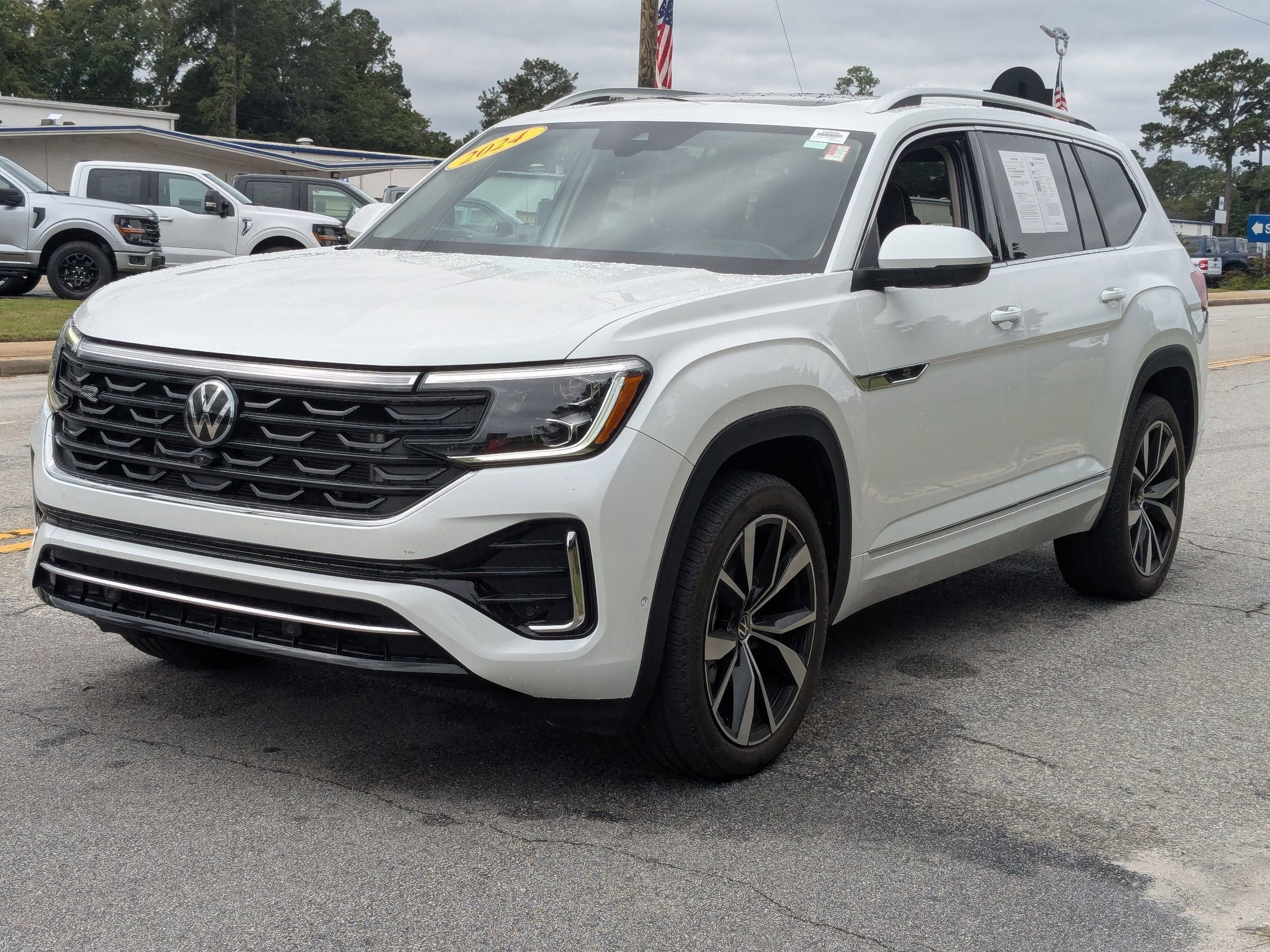 2024 Volkswagen Atlas 2.0T SEL Premium R-Line