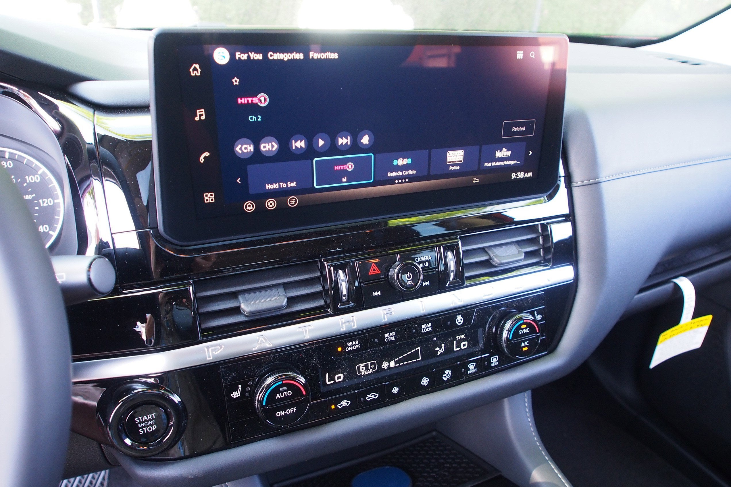 2026 Nissan Pathfinder SV