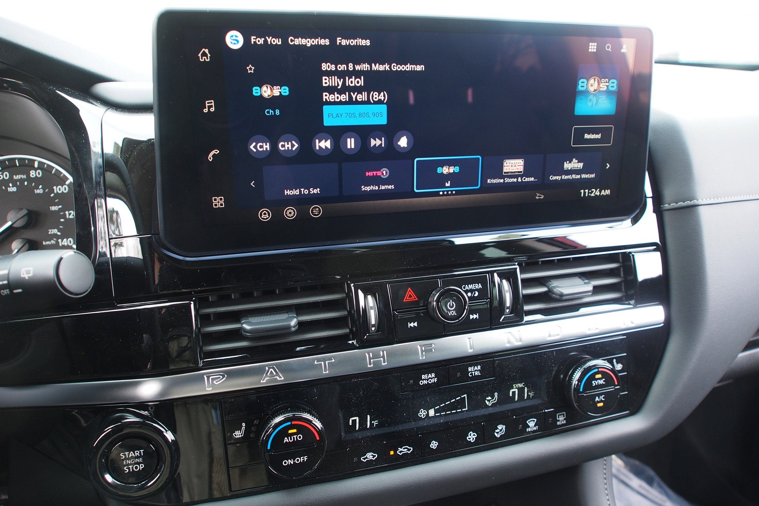 2026 Nissan Pathfinder SV