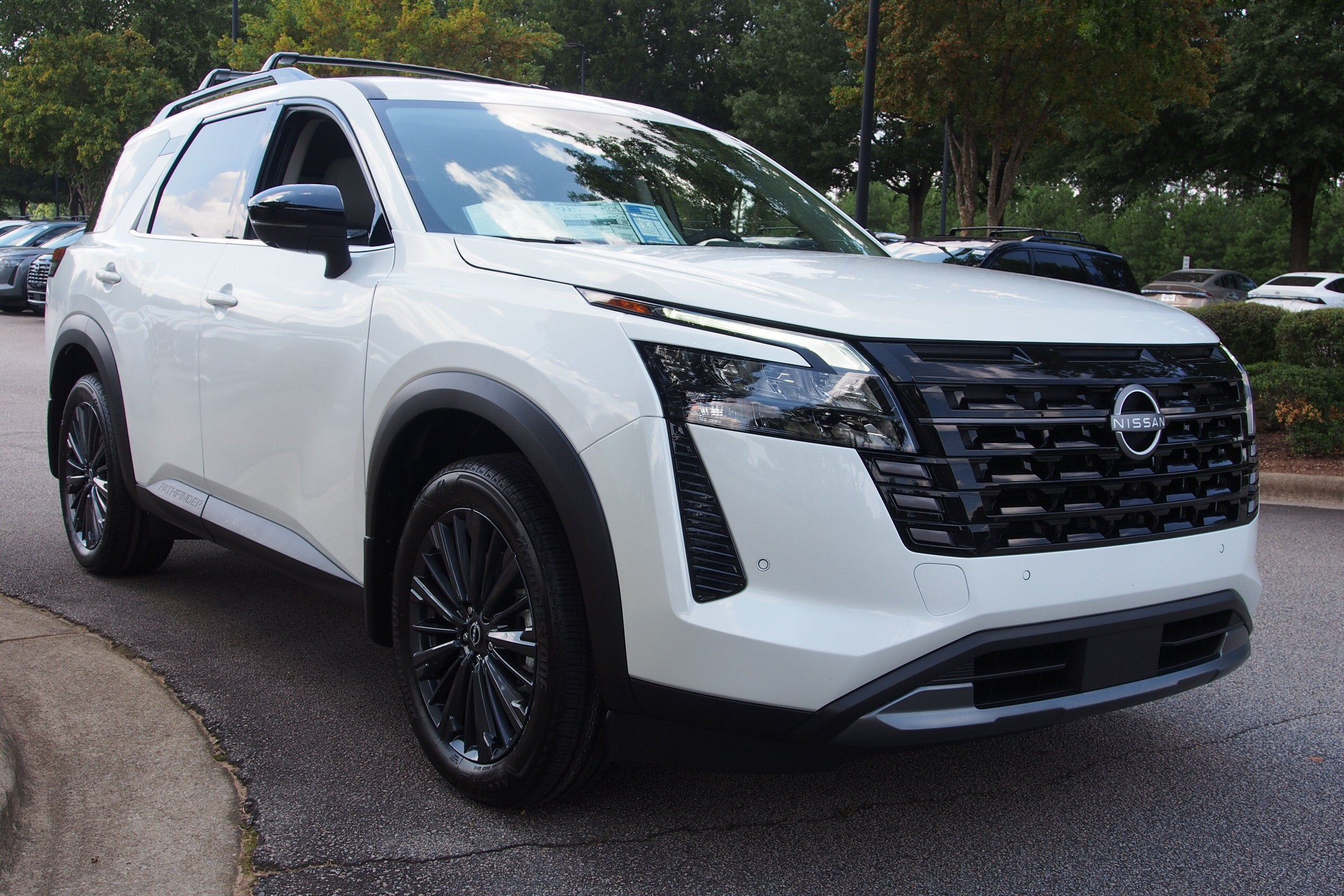2026 Nissan Pathfinder SL