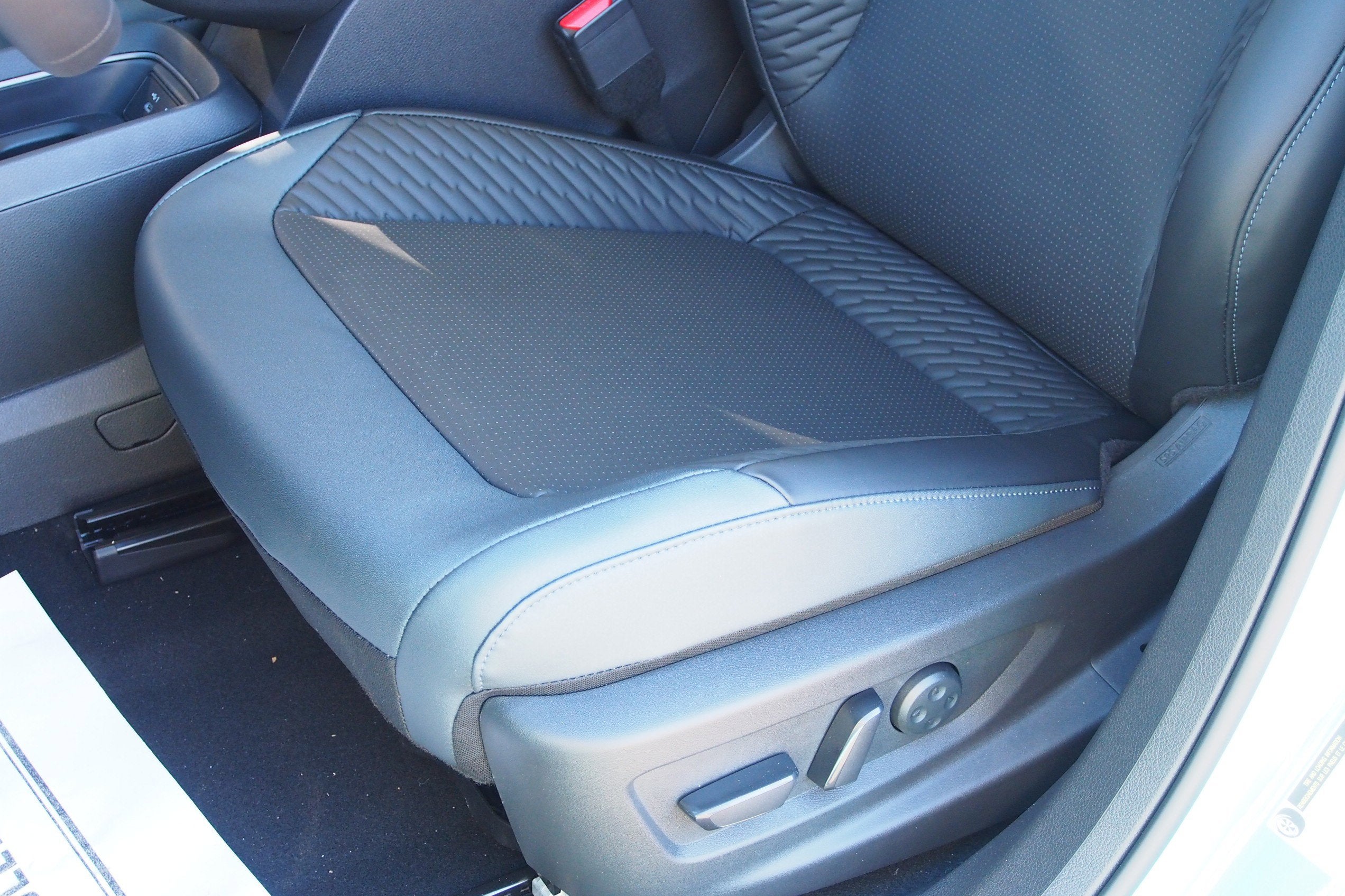 2026 Nissan LEAF PLATINUM+