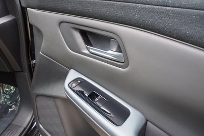 2026 Nissan LEAF PLATINUM+