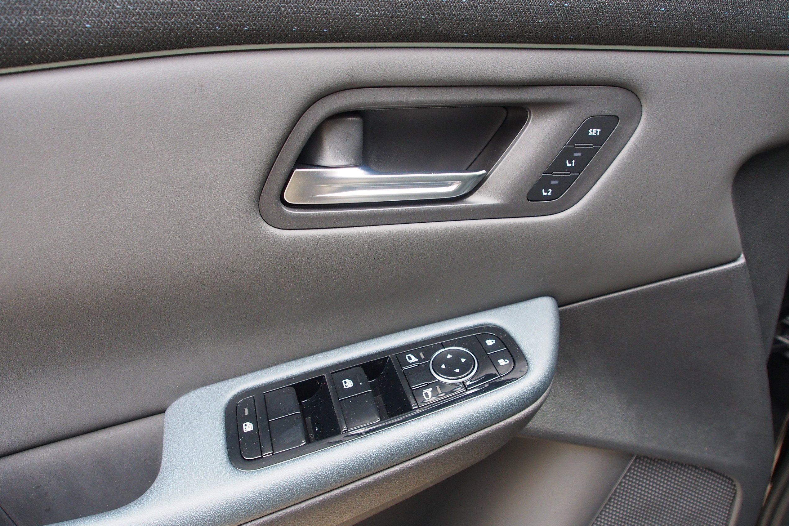 2026 Nissan LEAF PLATINUM+