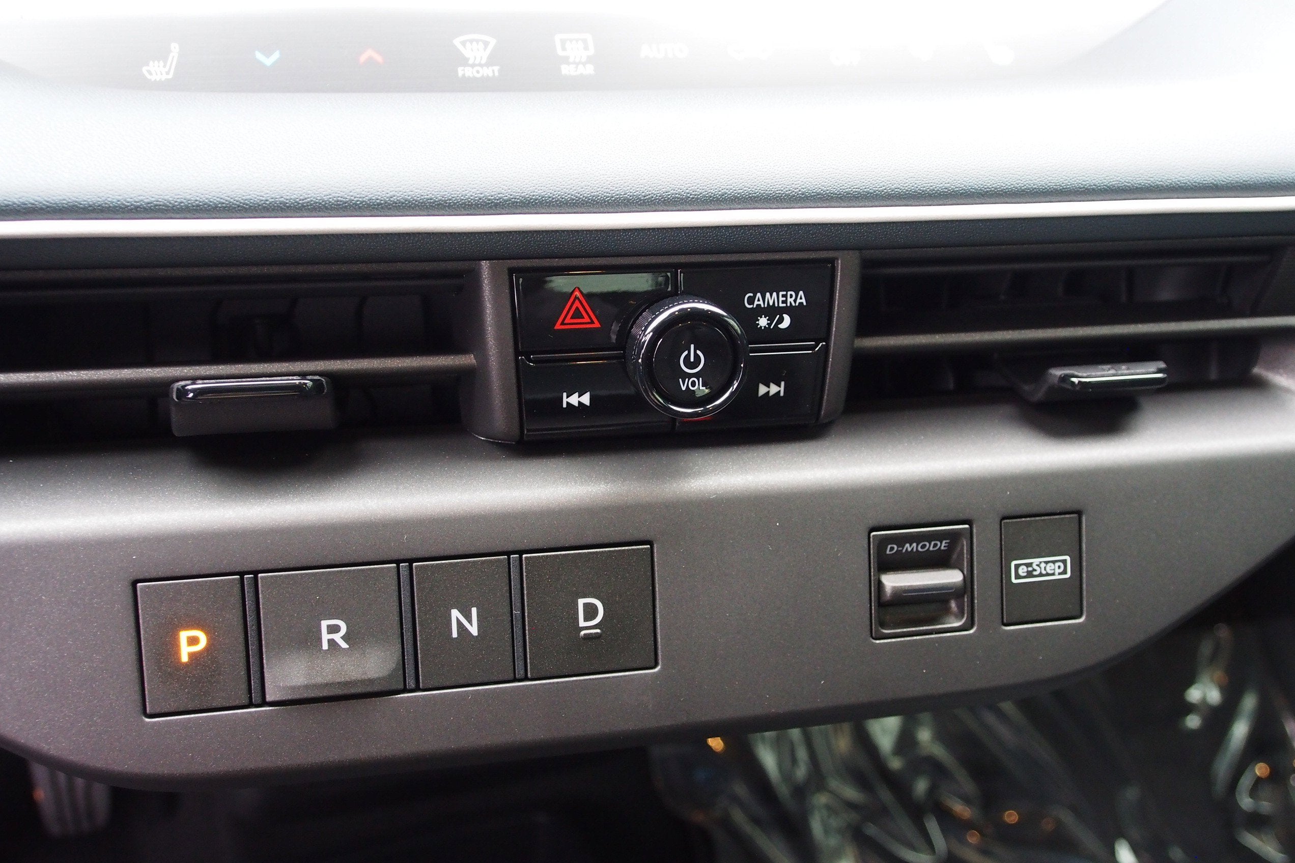 2026 Nissan LEAF PLATINUM+