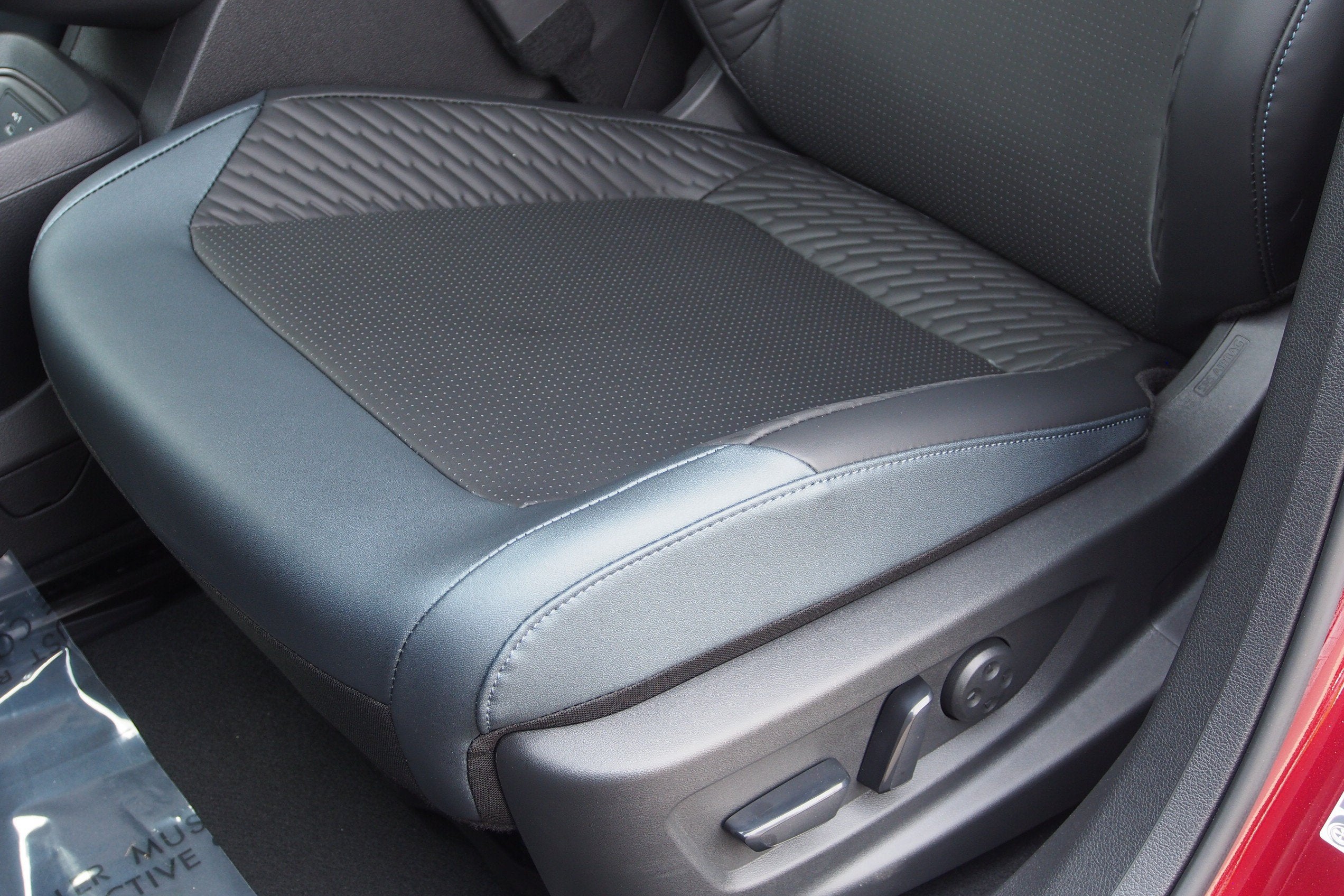 2026 Nissan LEAF PLATINUM+
