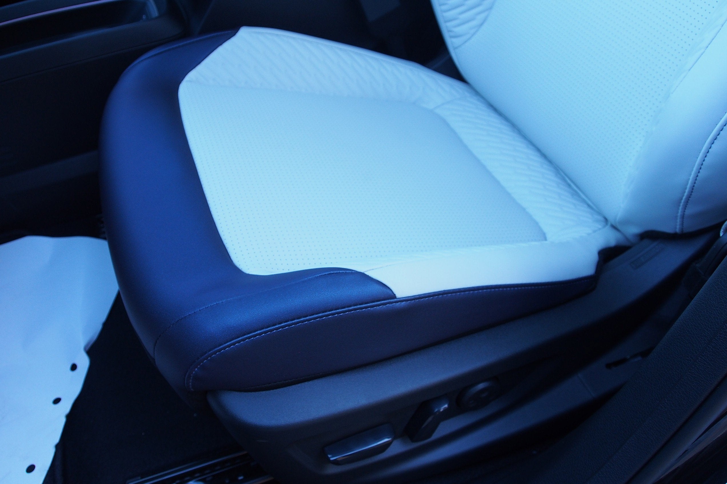 2026 Nissan LEAF PLATINUM+