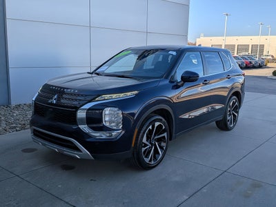 2023 Mitsubishi Outlander SE