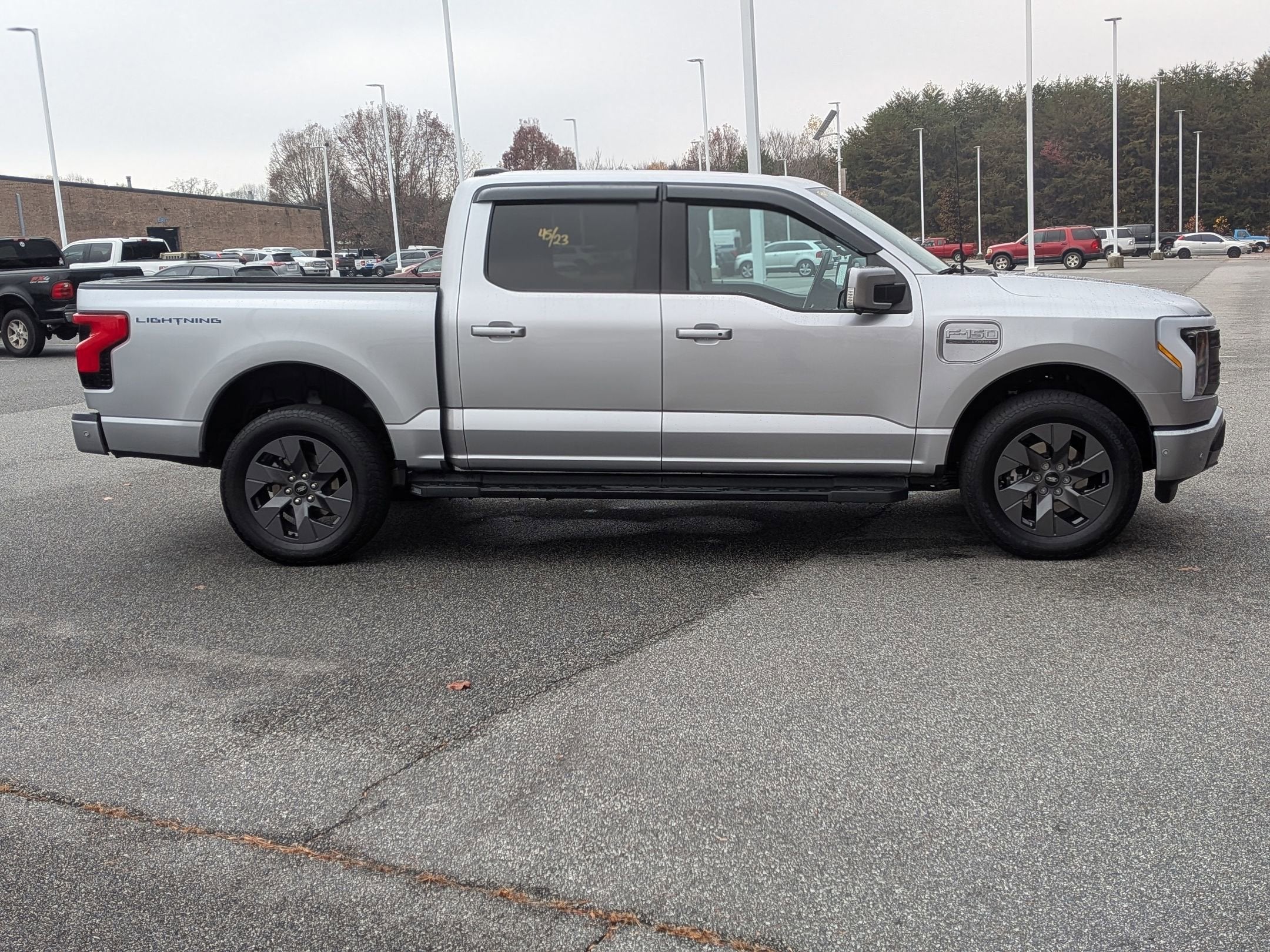 2023 Ford F-150 Lightning LARIAT
