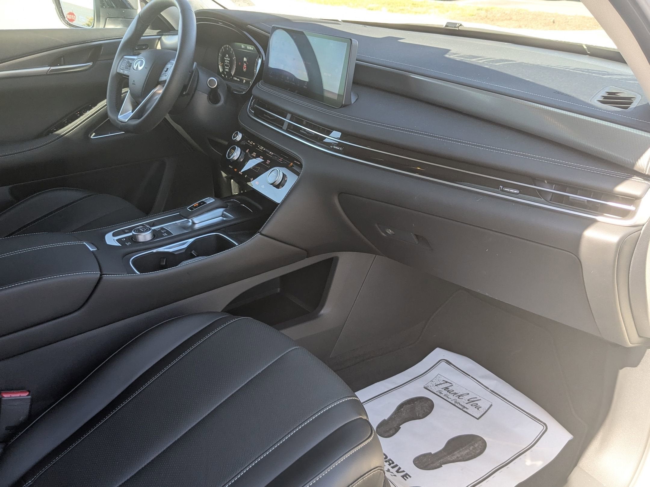 2025 INFINITI QX60 LUXE