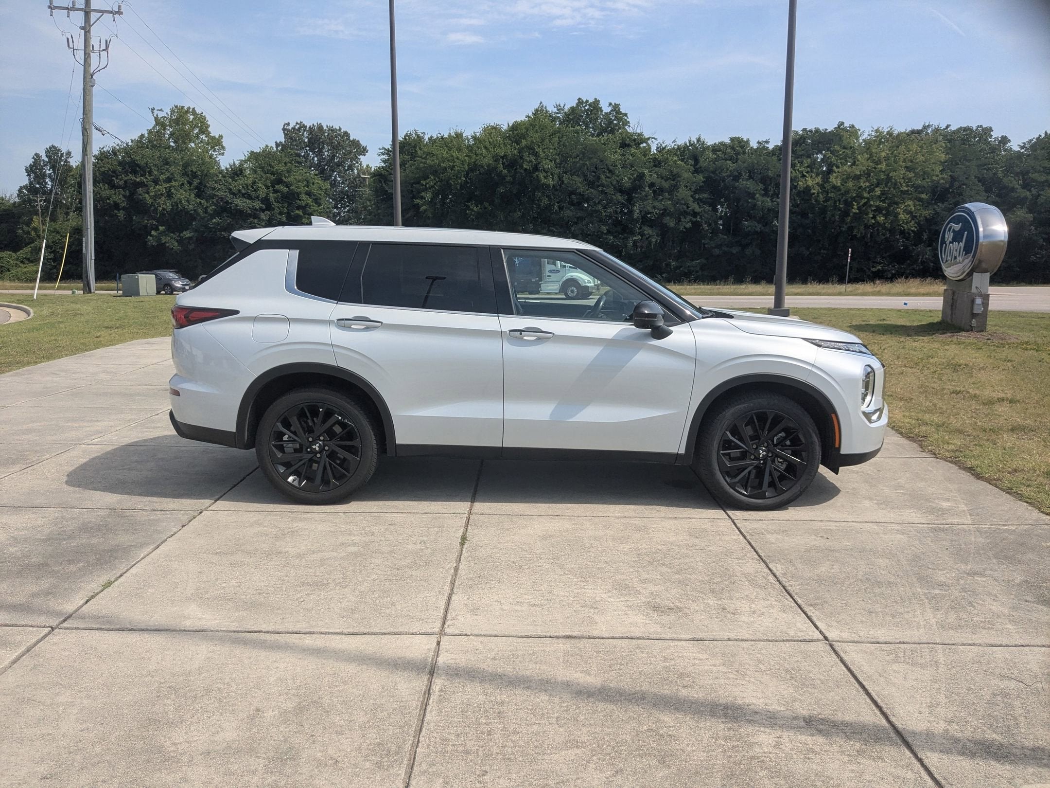 2024 Mitsubishi Outlander SE Black Edition