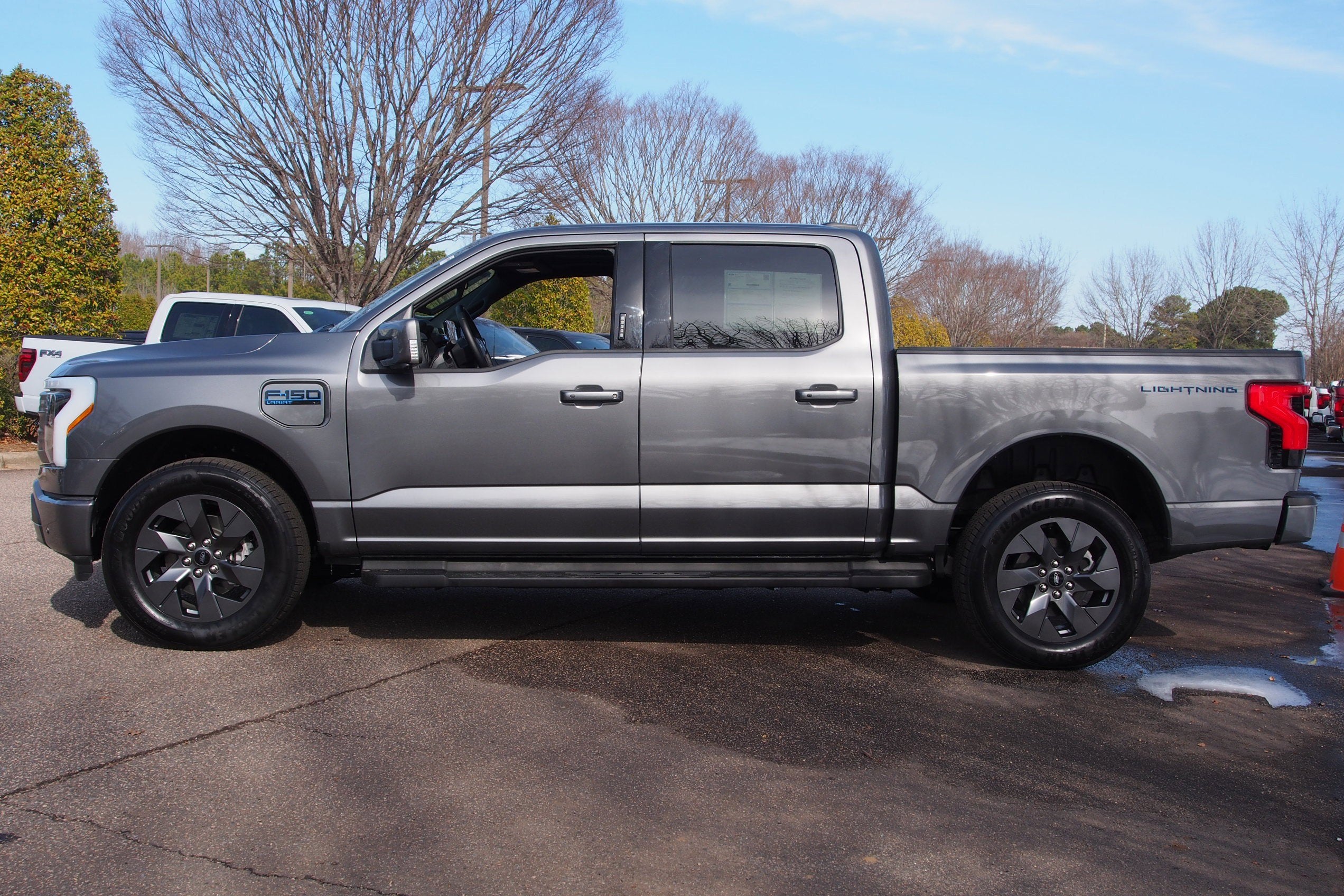 2025 Ford F-150 Lightning LARIAT