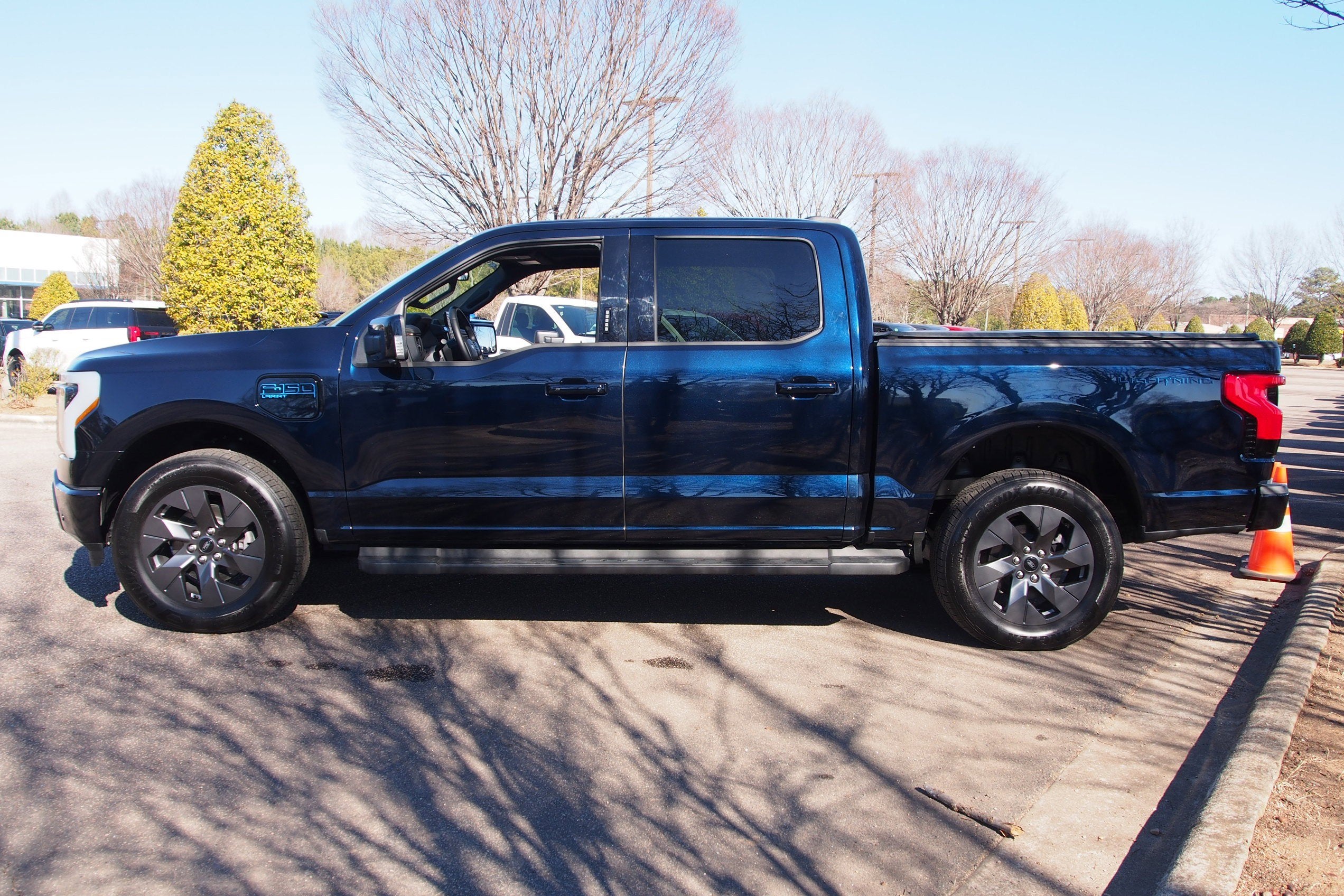 2025 Ford F-150 Lightning LARIAT