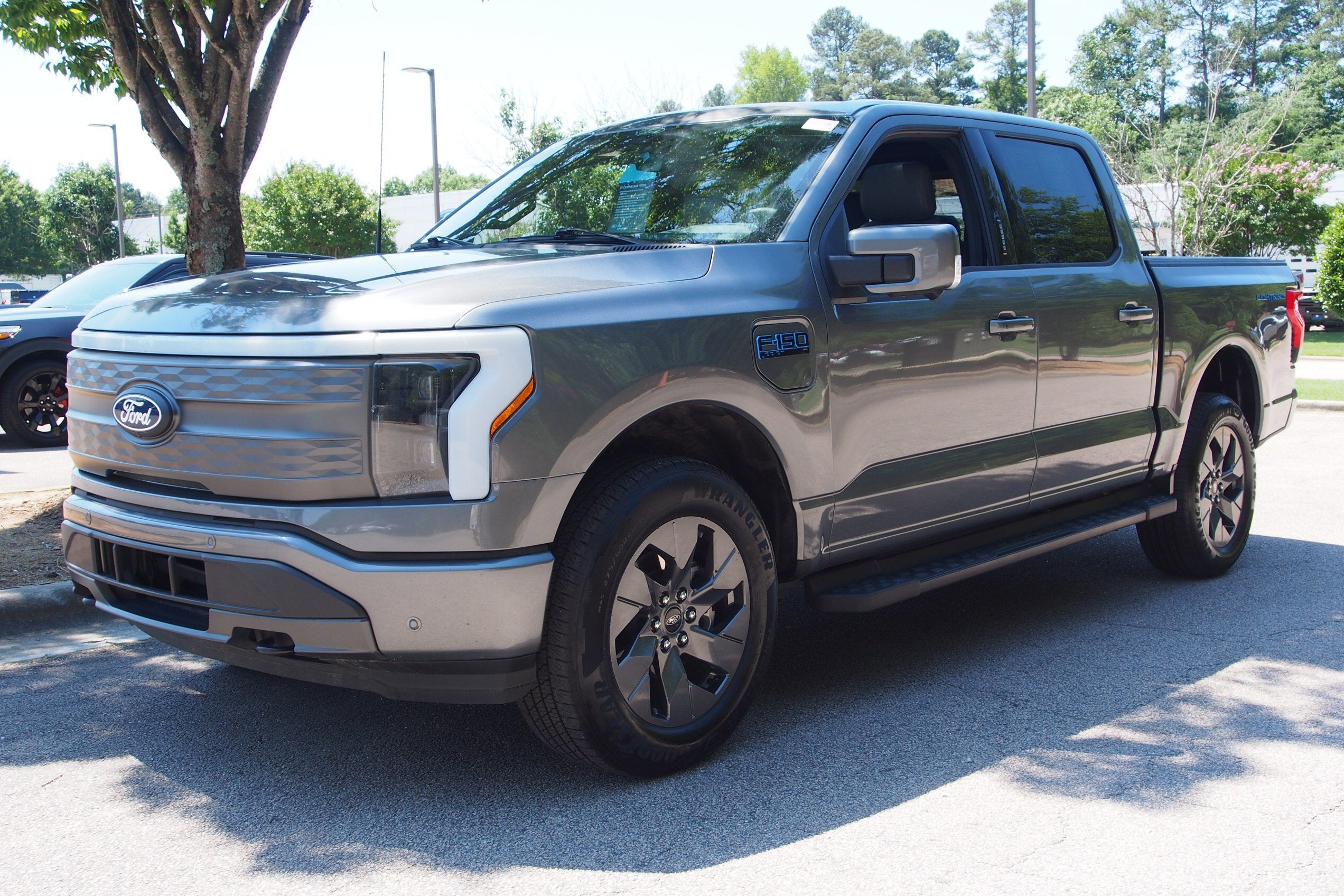 2025 Ford F-150 Lightning LARIAT