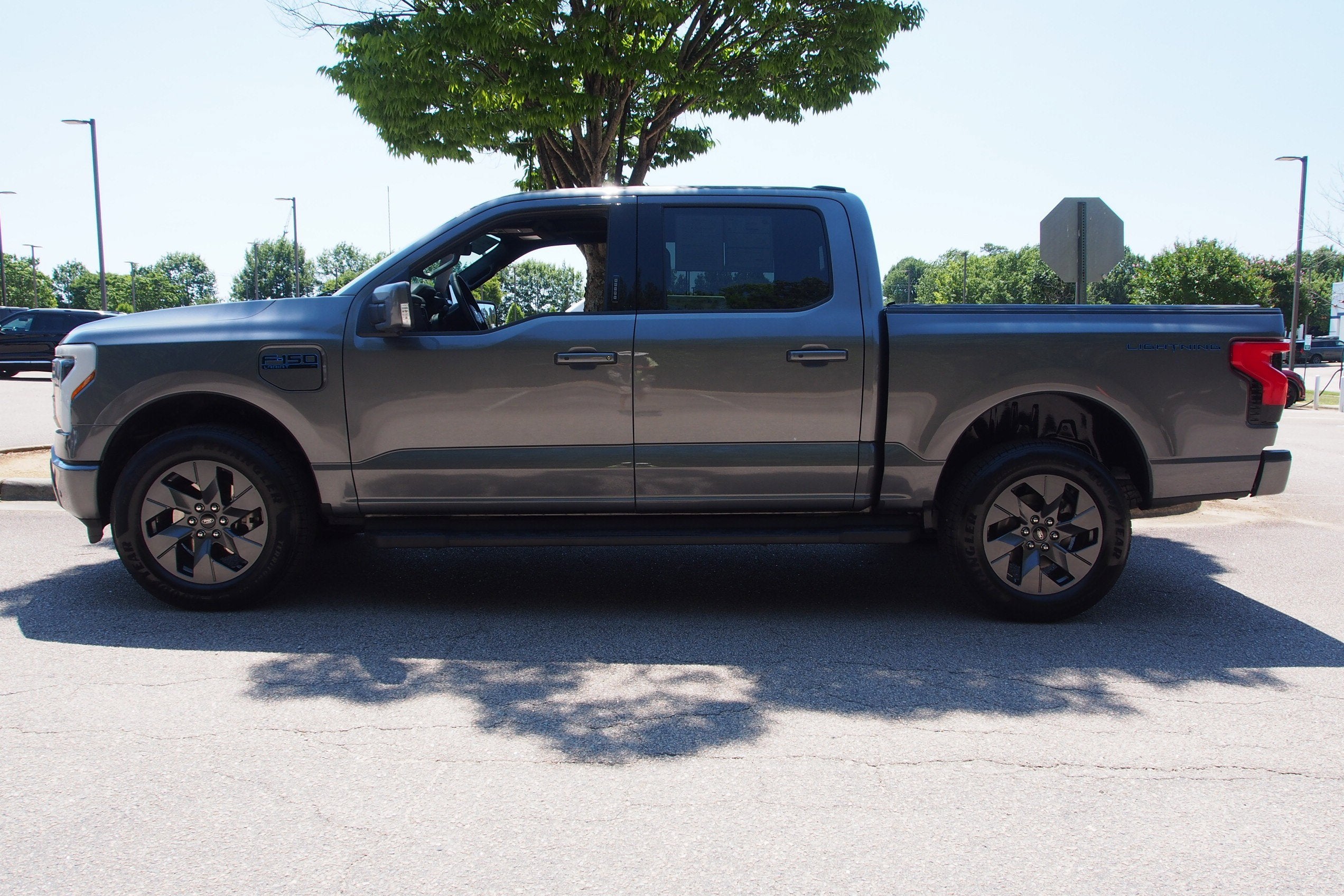 2025 Ford F-150 Lightning LARIAT