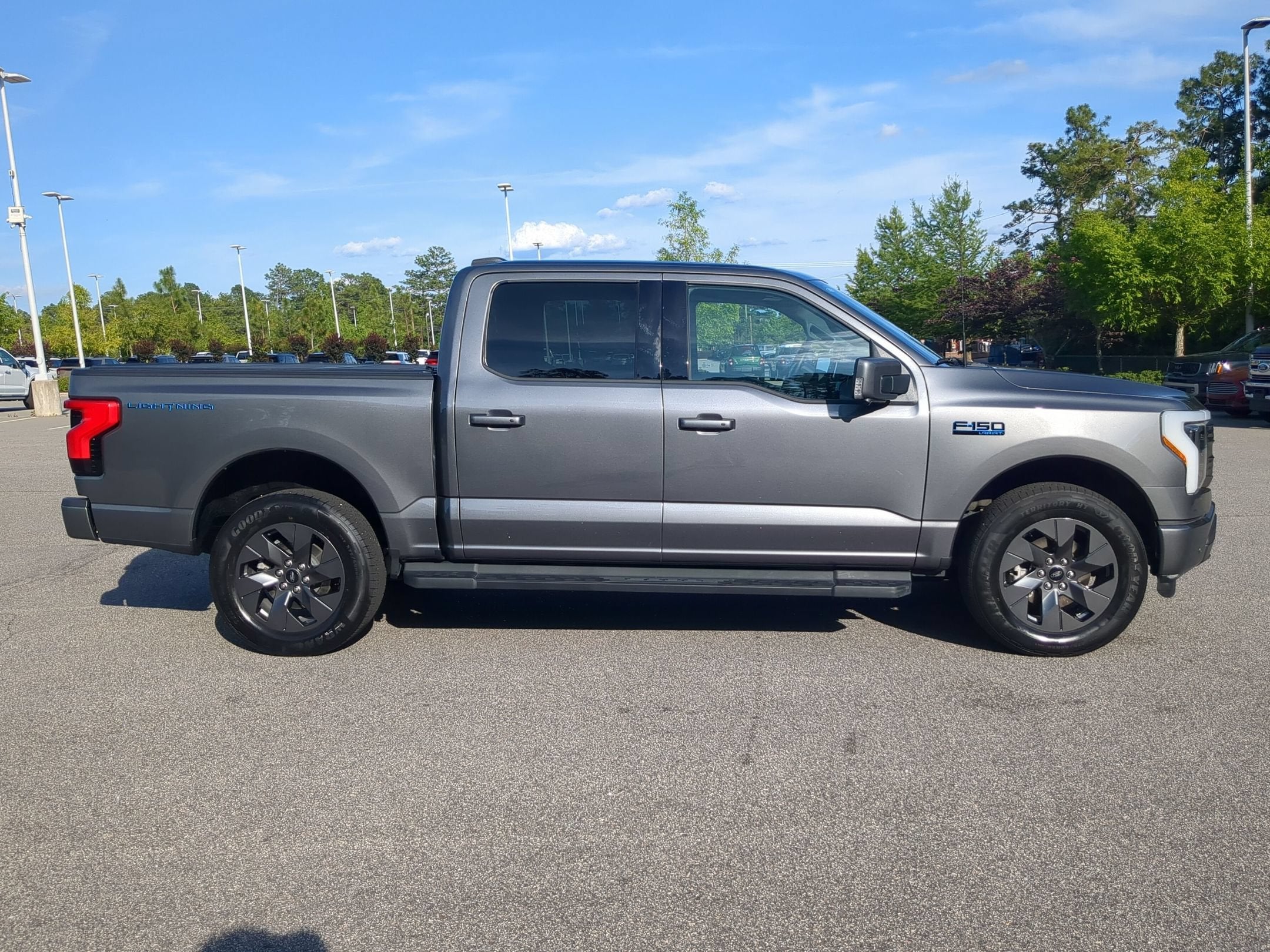 2025 Ford F-150 Lightning LARIAT
