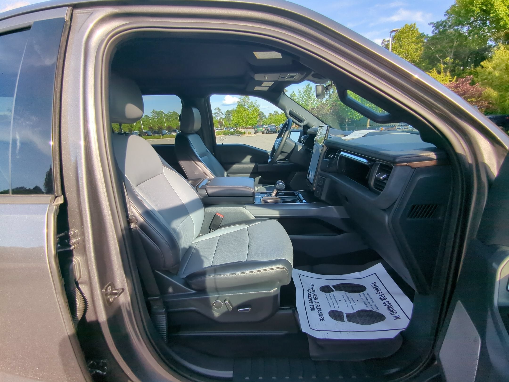 2025 Ford F-150 Lightning LARIAT