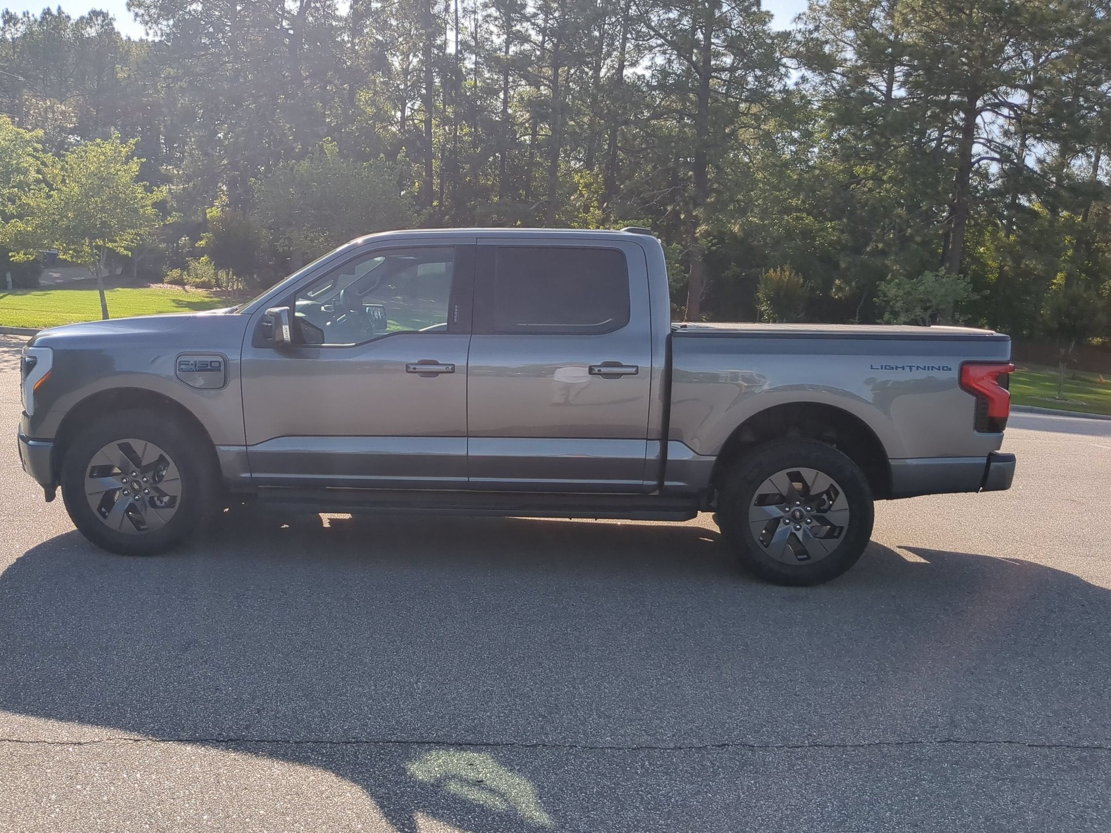 2025 Ford F-150 Lightning LARIAT