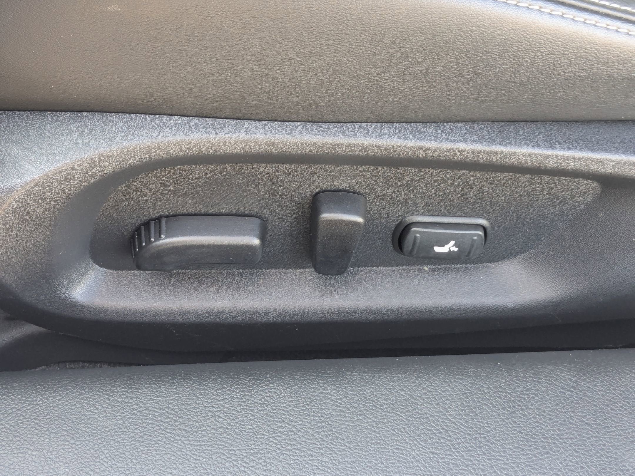 2022 INFINITI Q60 LUXE