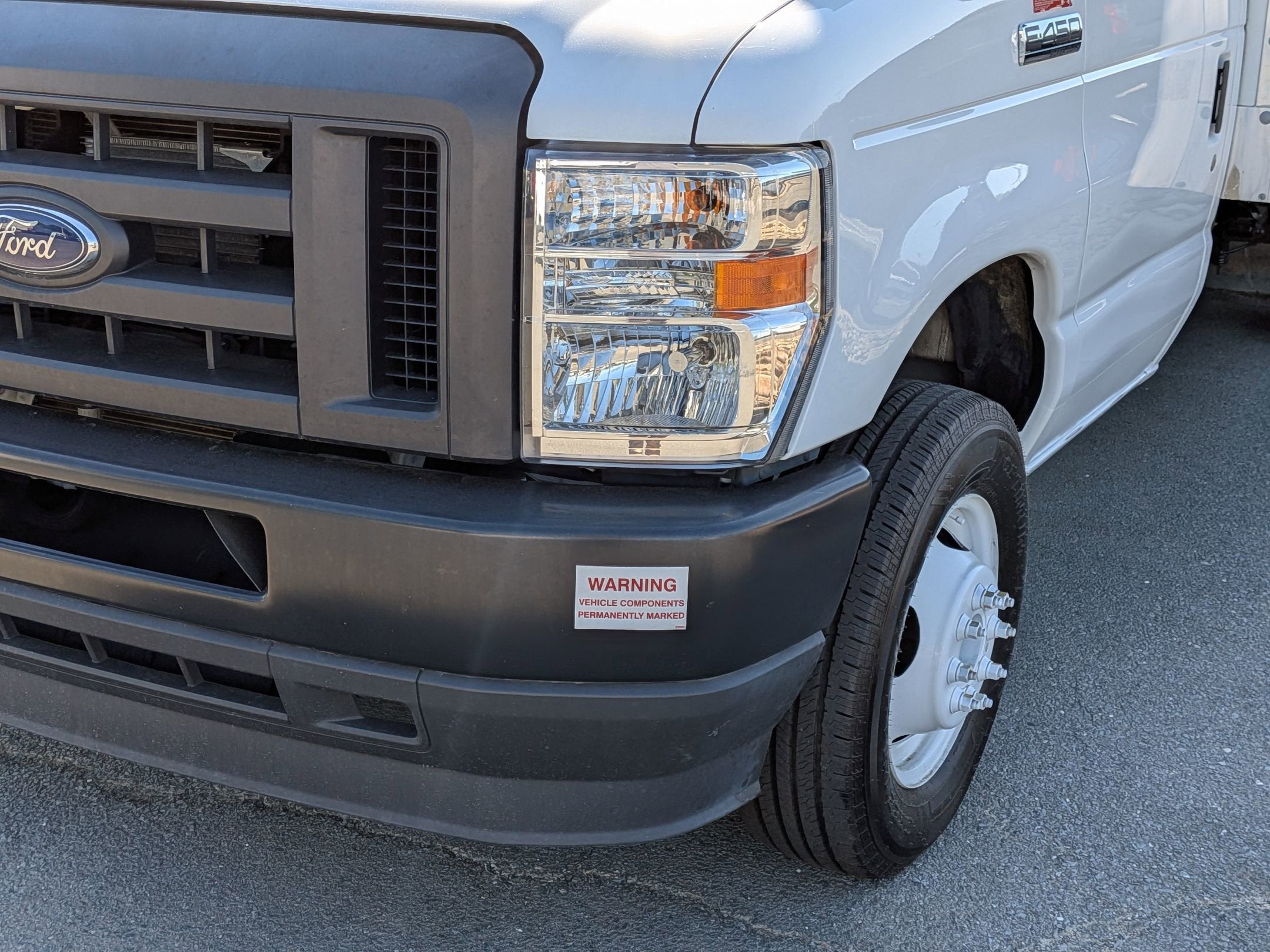 2024 Ford E-Series Cutaway Base