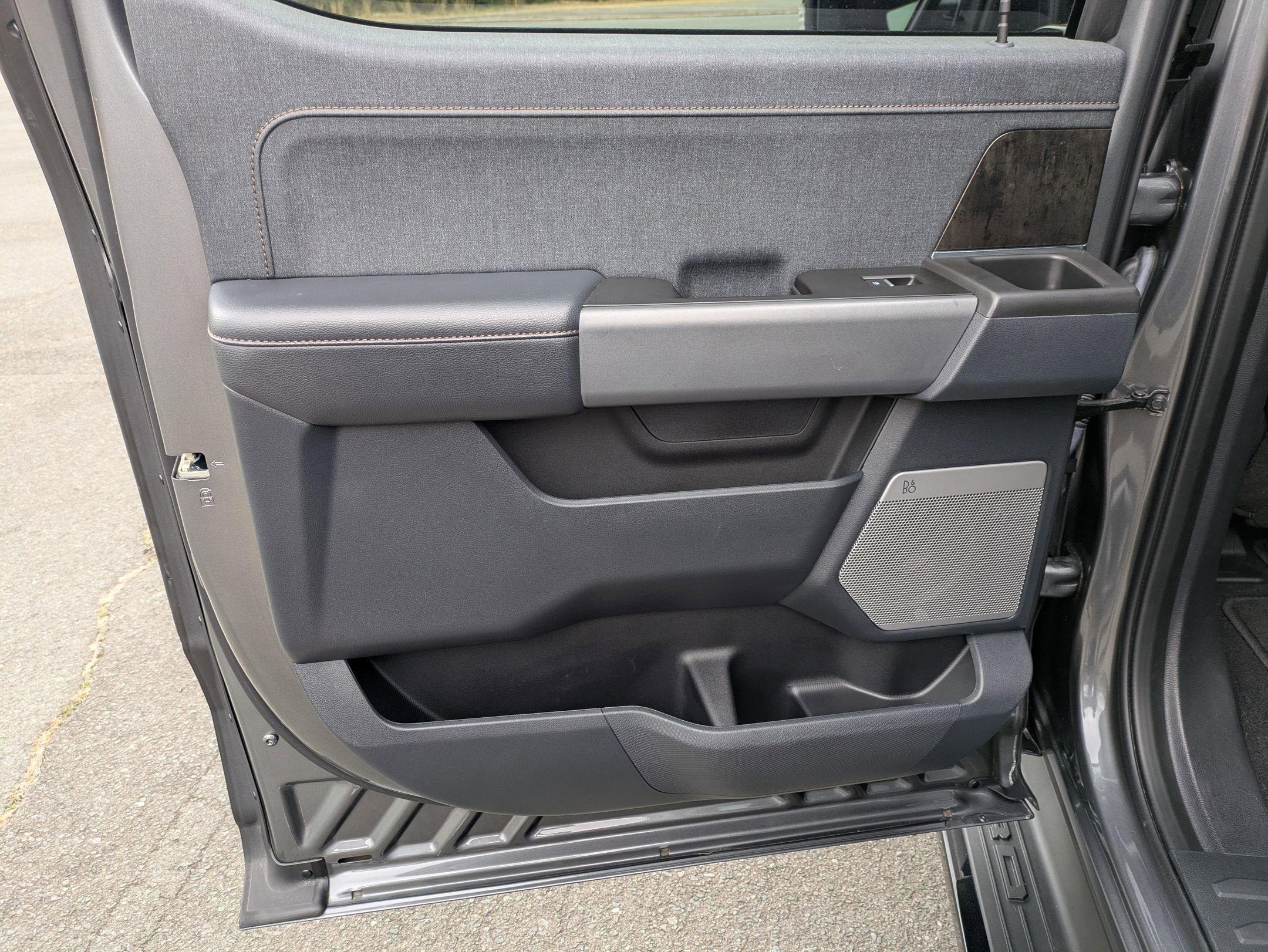 2023 Ford F-150 Lightning LARIAT