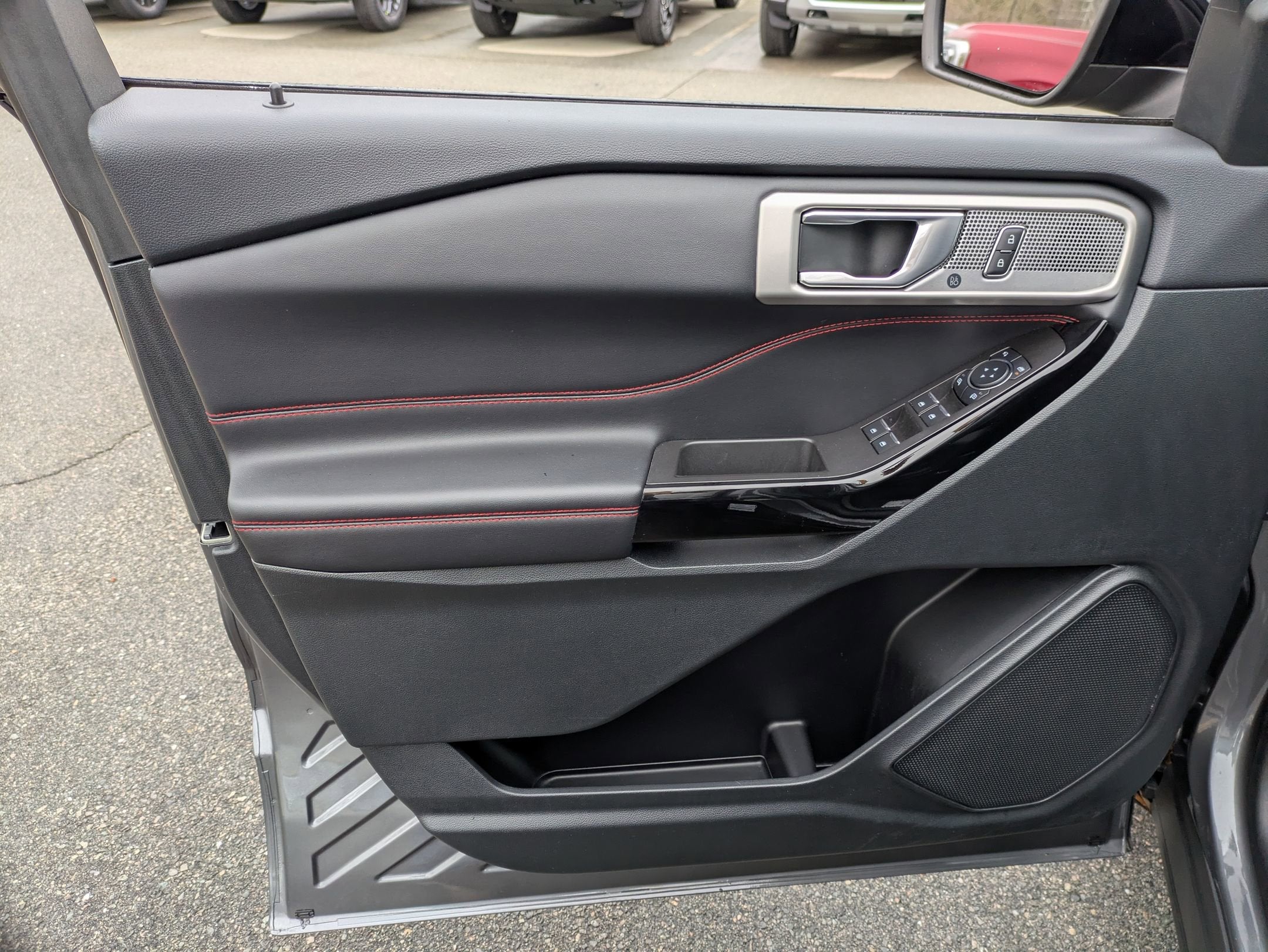 2024 Ford Explorer ST-Line