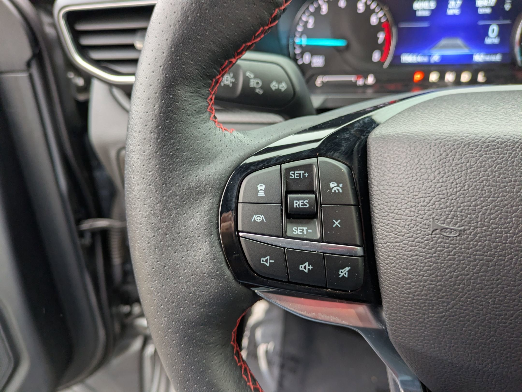 2024 Ford Explorer ST-Line