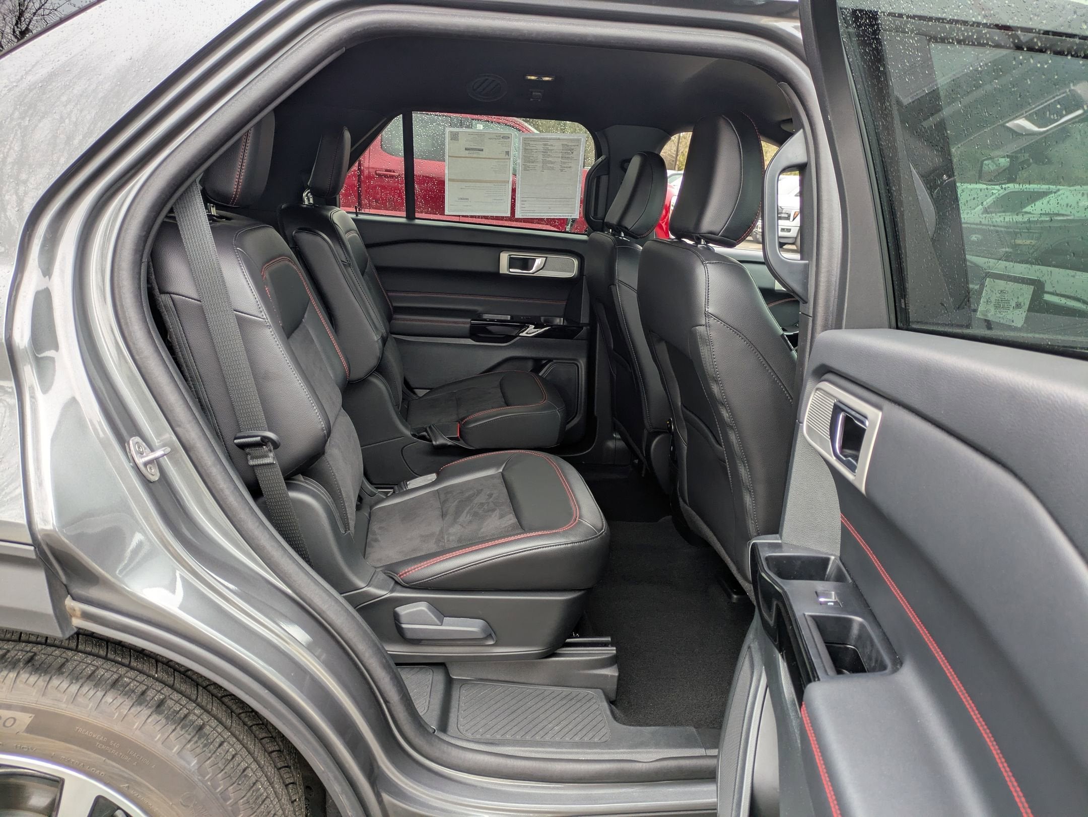 2024 Ford Explorer ST-Line