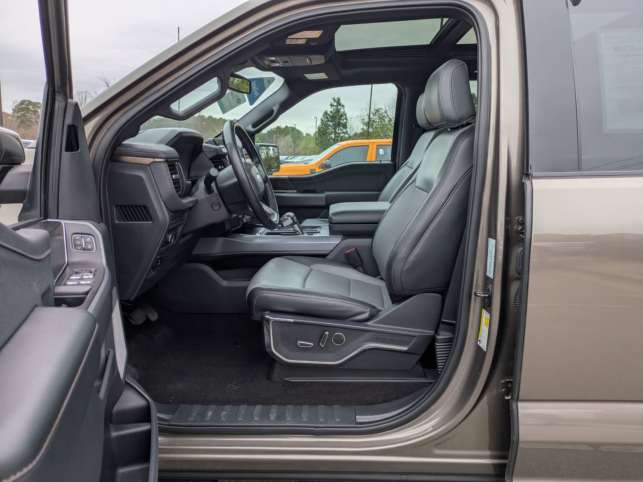 2023 Ford F-150 Lightning LARIAT