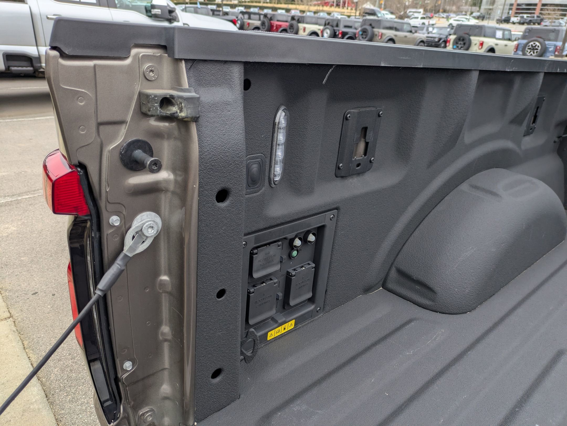 2023 Ford F-150 Lightning LARIAT