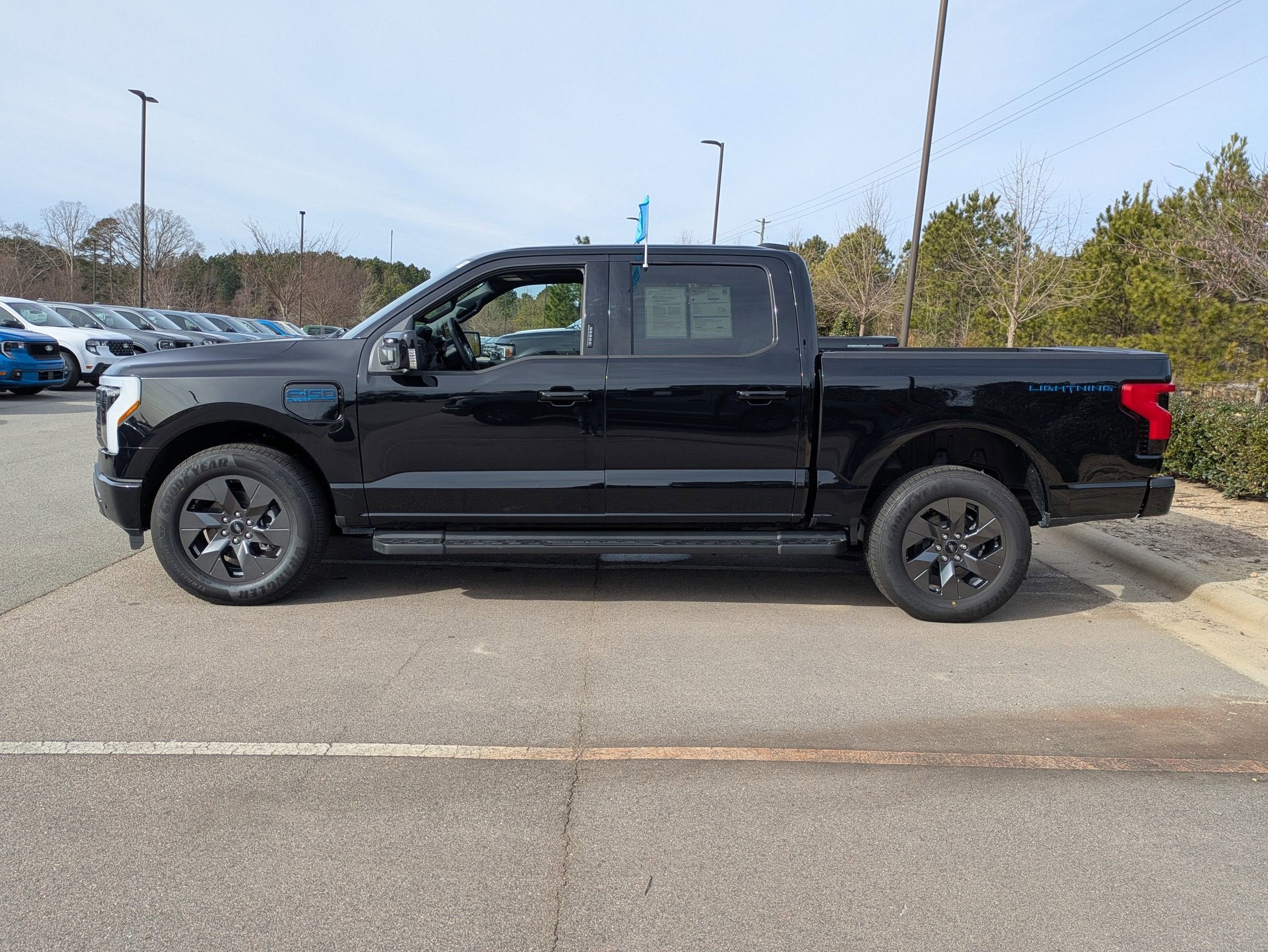 2025 Ford F-150 Lightning LARIAT