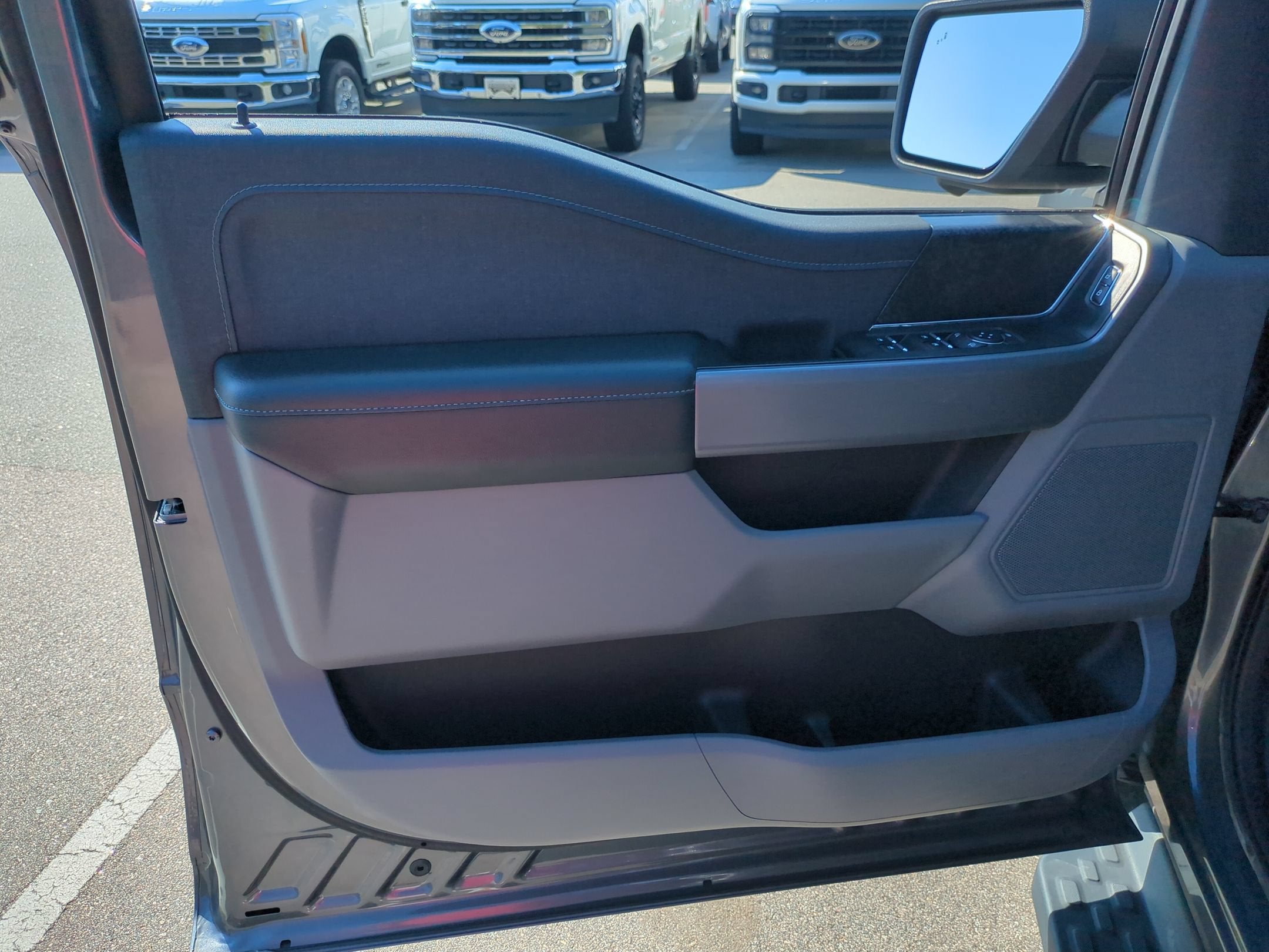 2023 Ford F-150 Lightning XLT