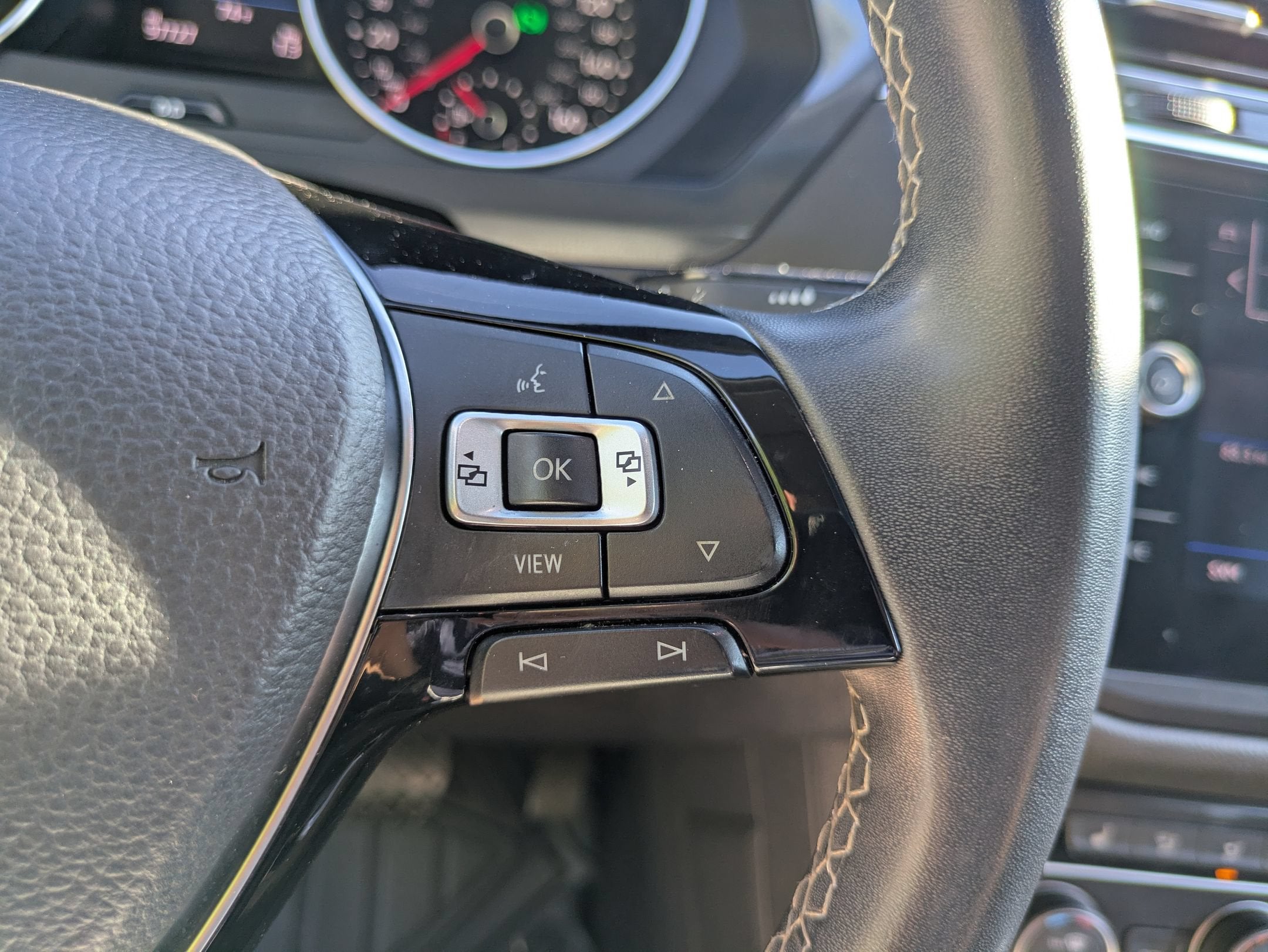2021 Volkswagen Tiguan SE R-Line Black