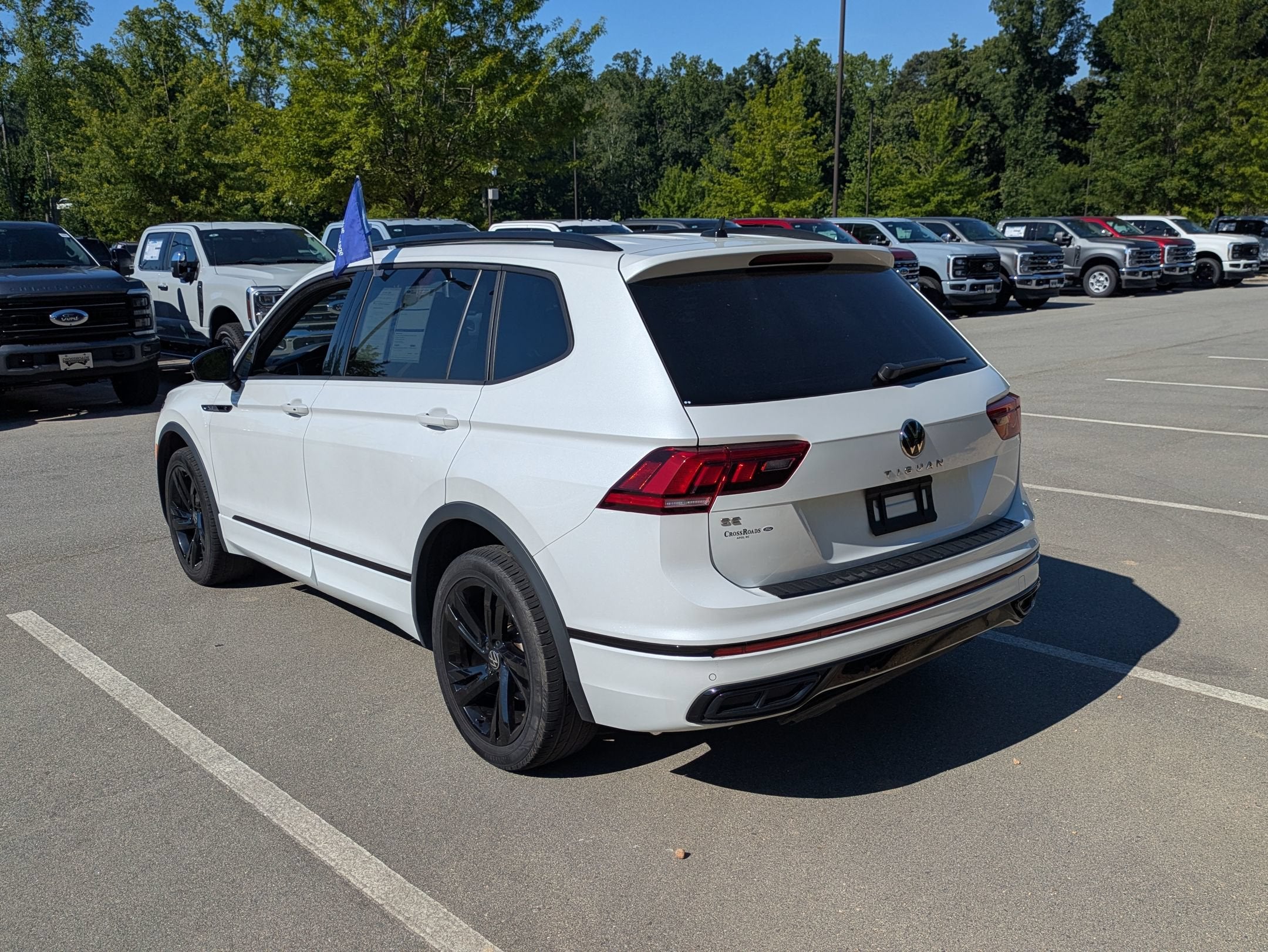 2023 Volkswagen Tiguan SE R-Line Black