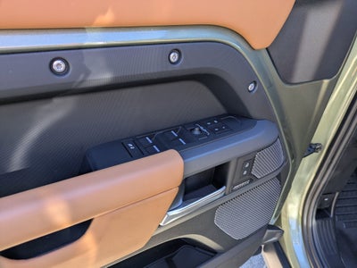 2024 Land Rover Defender X-Dynamic SE