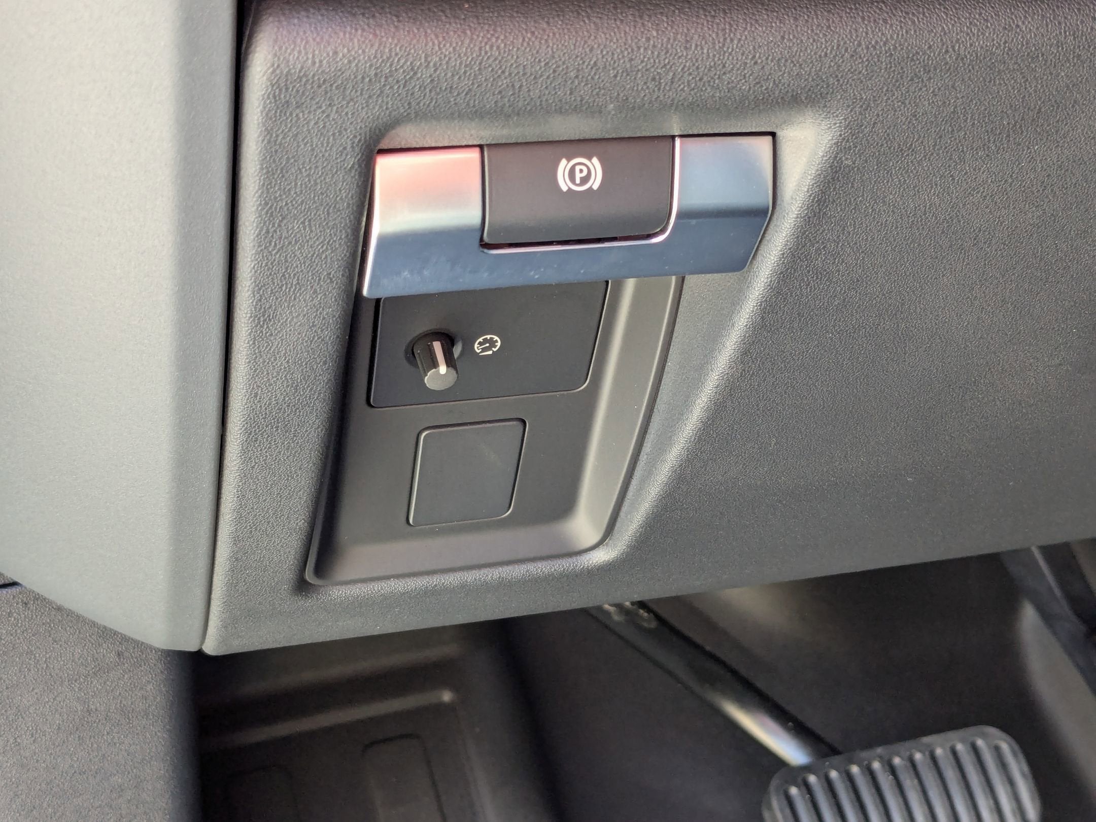 2024 Land Rover Defender X-Dynamic SE