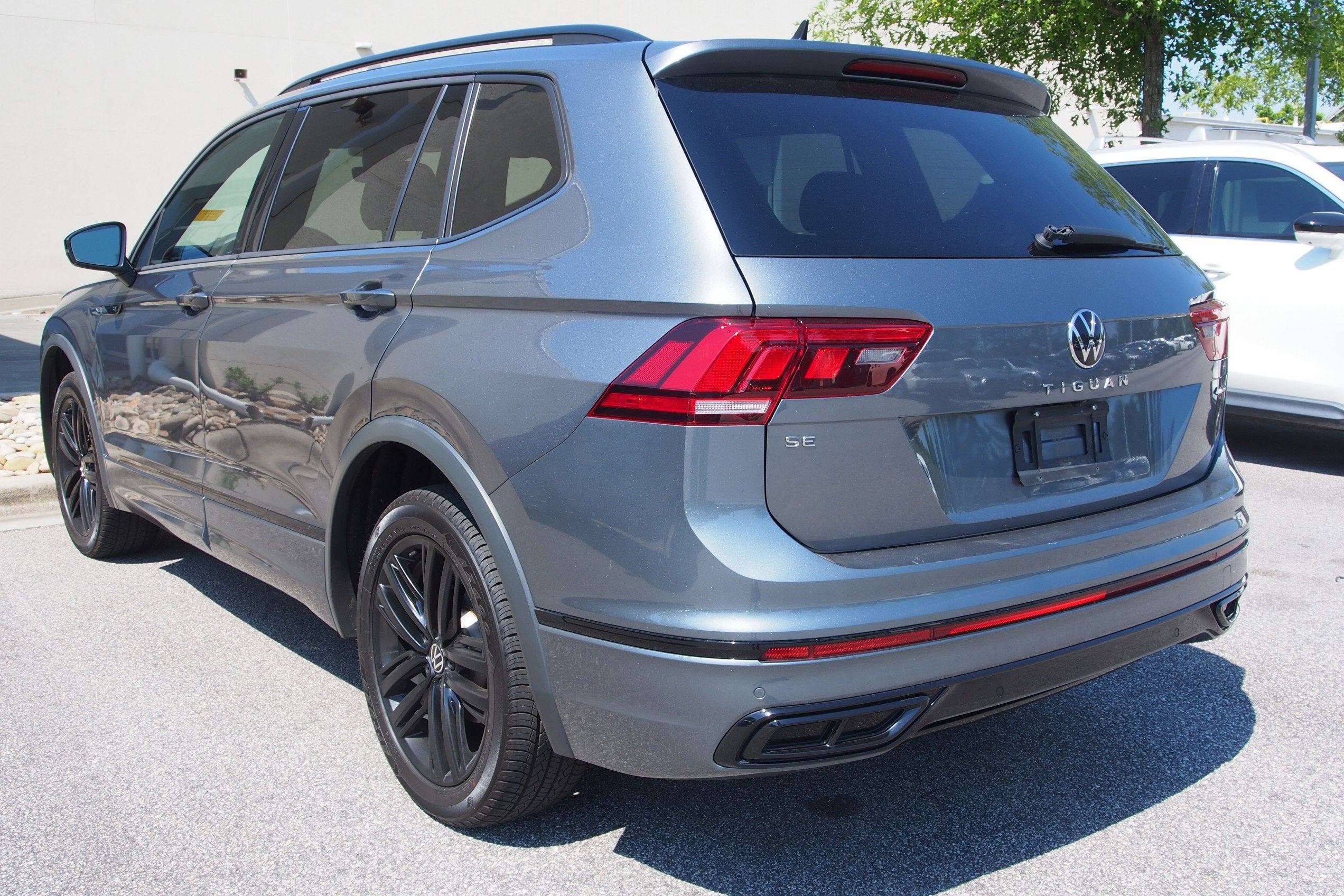 2022 Volkswagen Tiguan SE R-Line Black